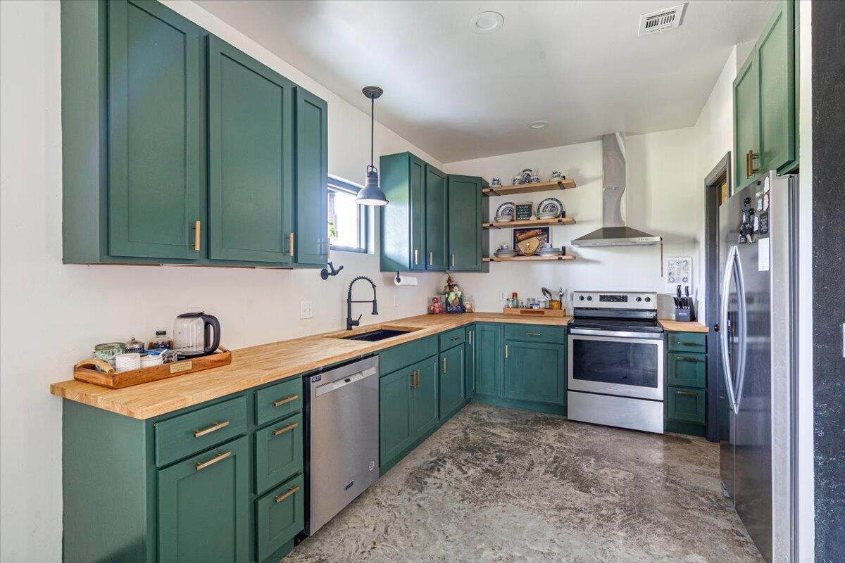 702 South Kings Highway Property Photo 22