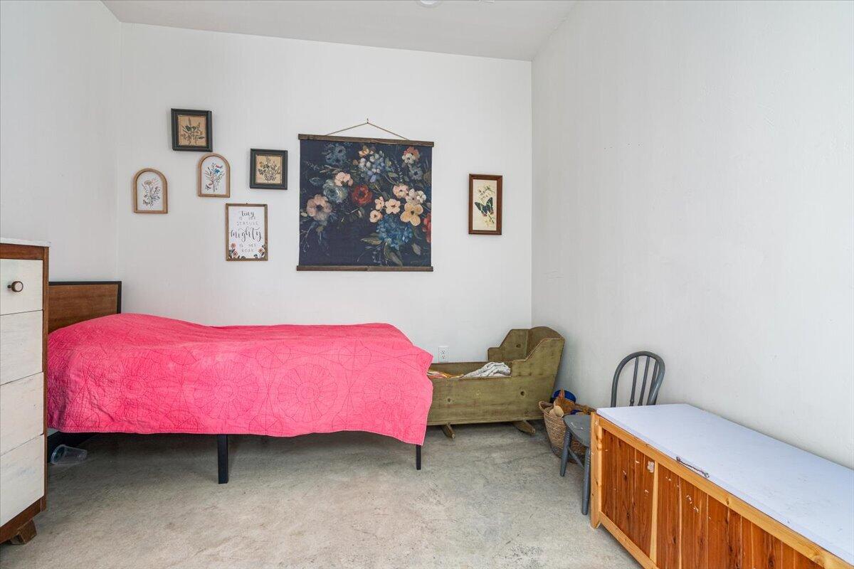 702 South Kings Highway Property Photo 32