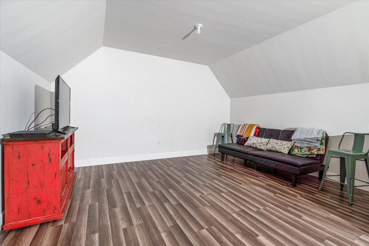 702 South Kings Highway Property Photo 38