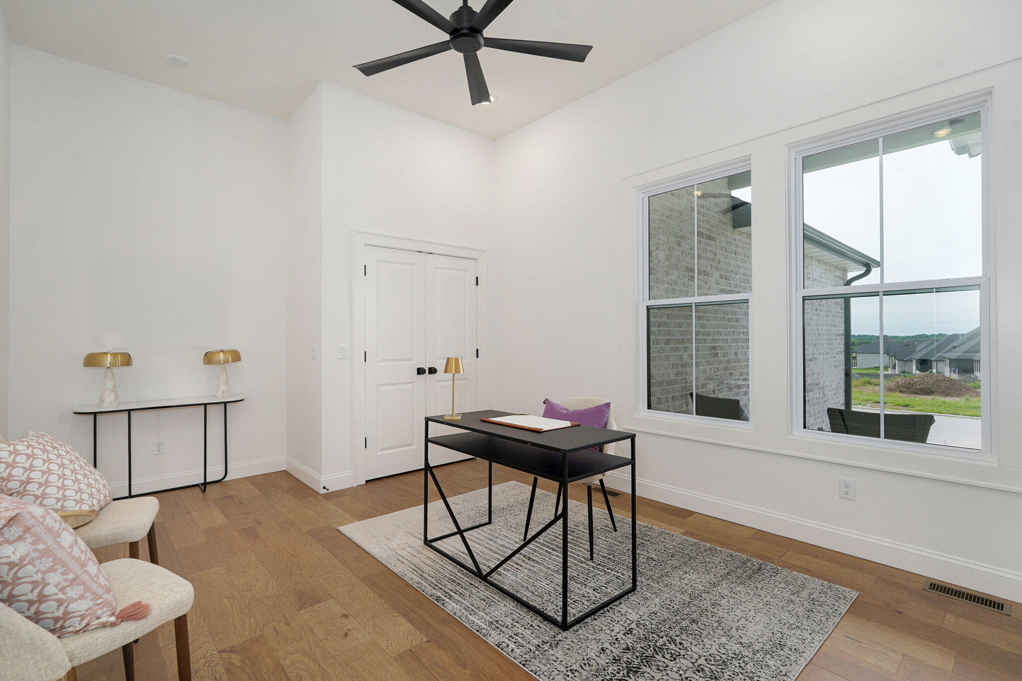 5447 East Wild Horse Drive Property Photo 8