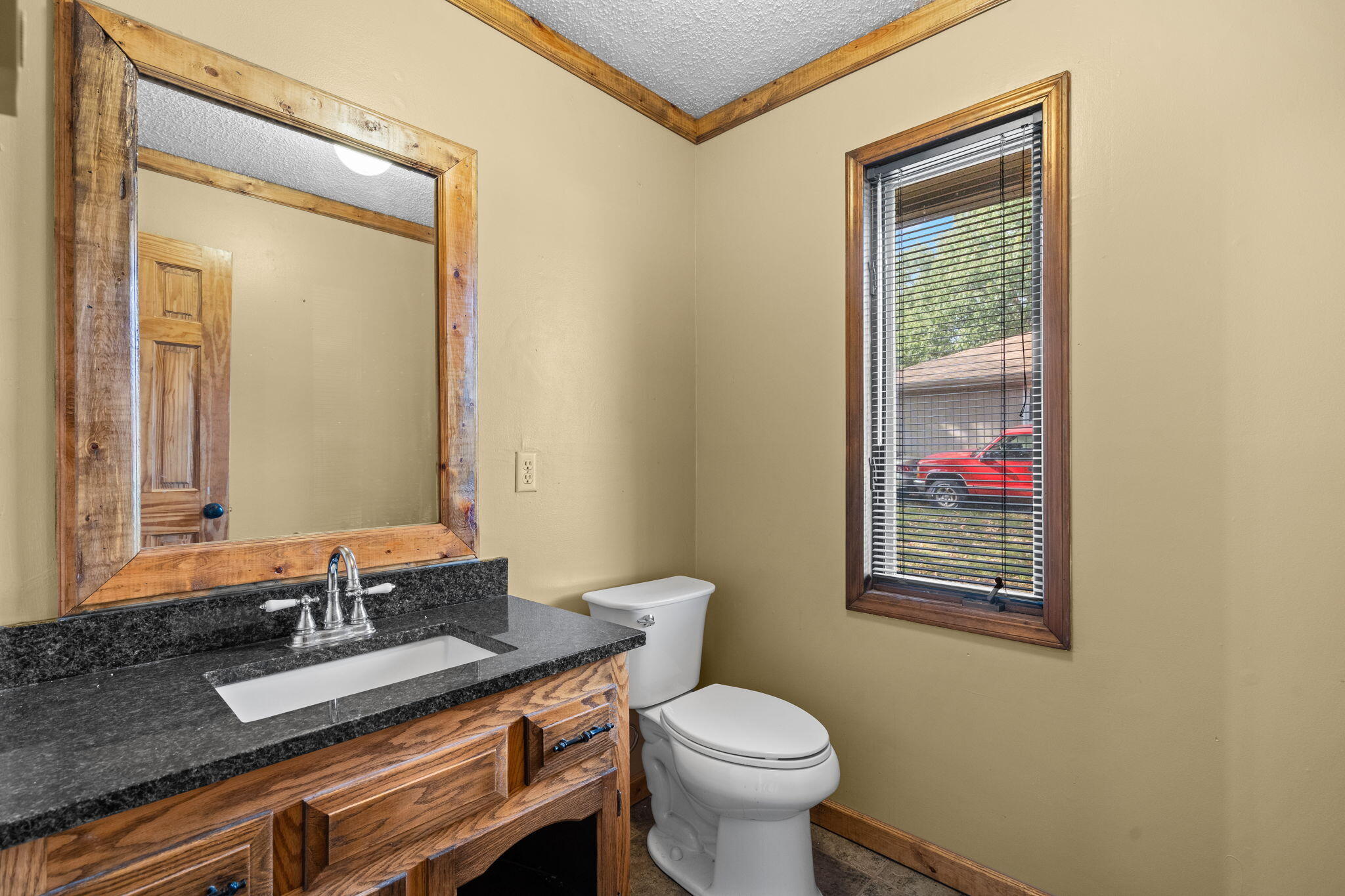 400 North Dogwood Street Property Photo 12