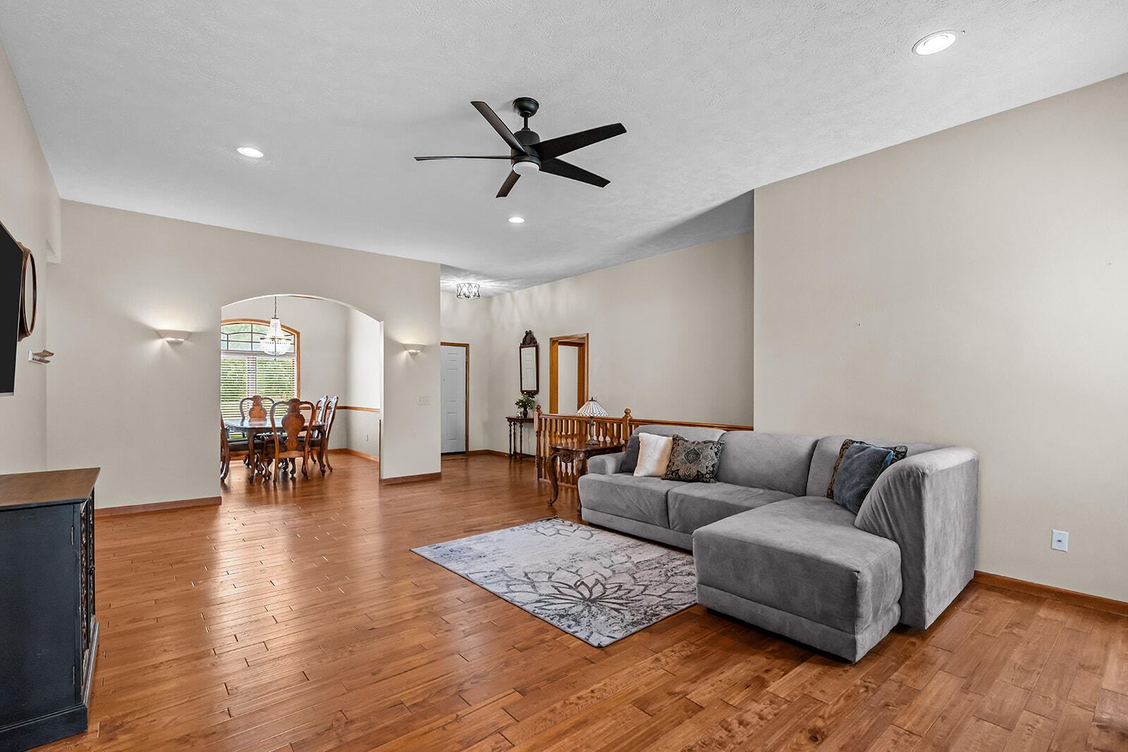4757 South Holland Avenue Property Photo 5