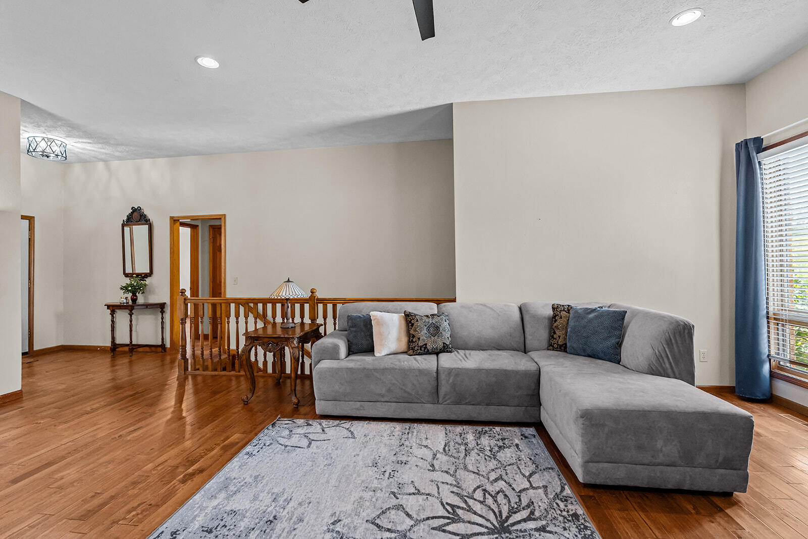 4757 South Holland Avenue Property Photo 6