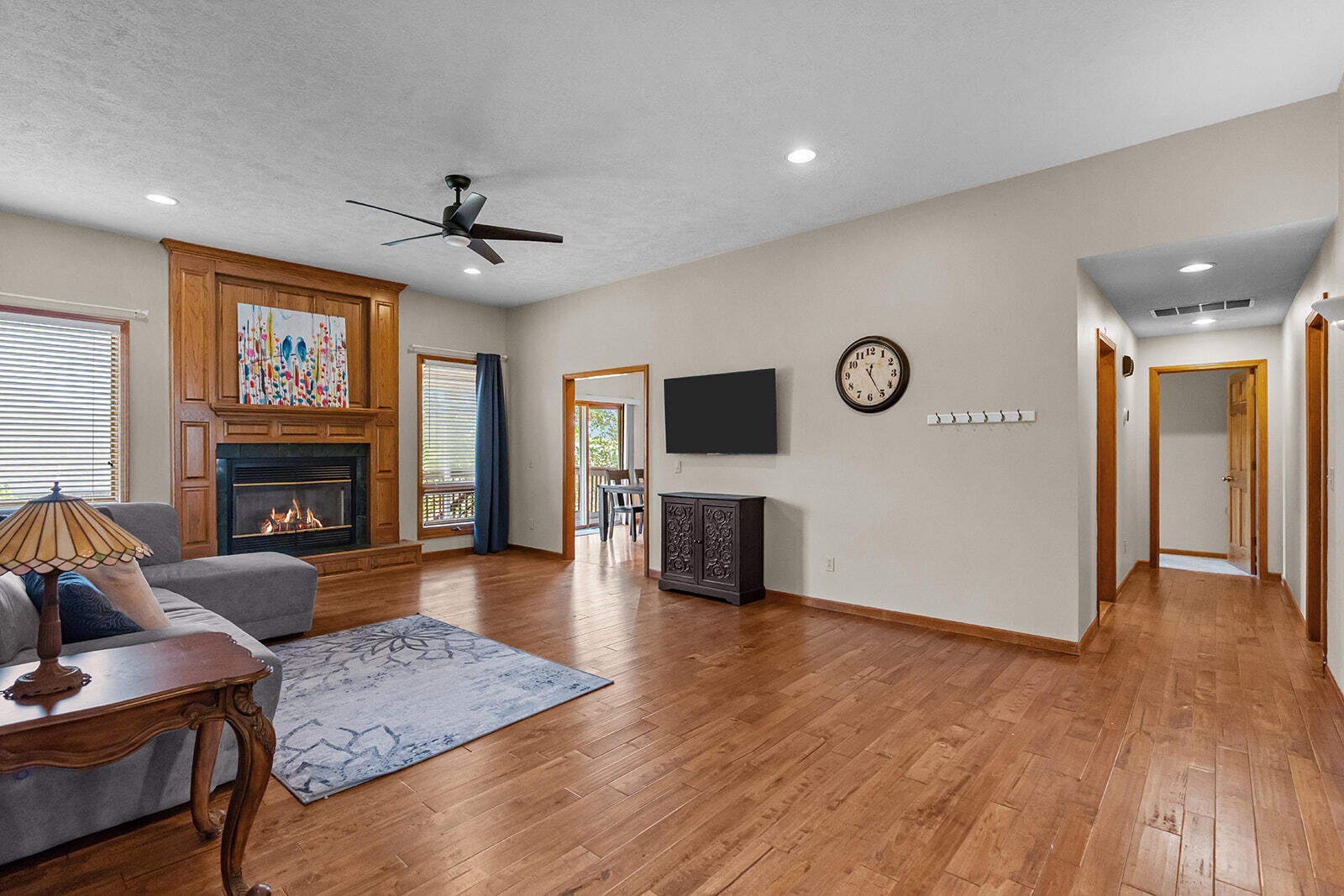 4757 South Holland Avenue Property Photo 9