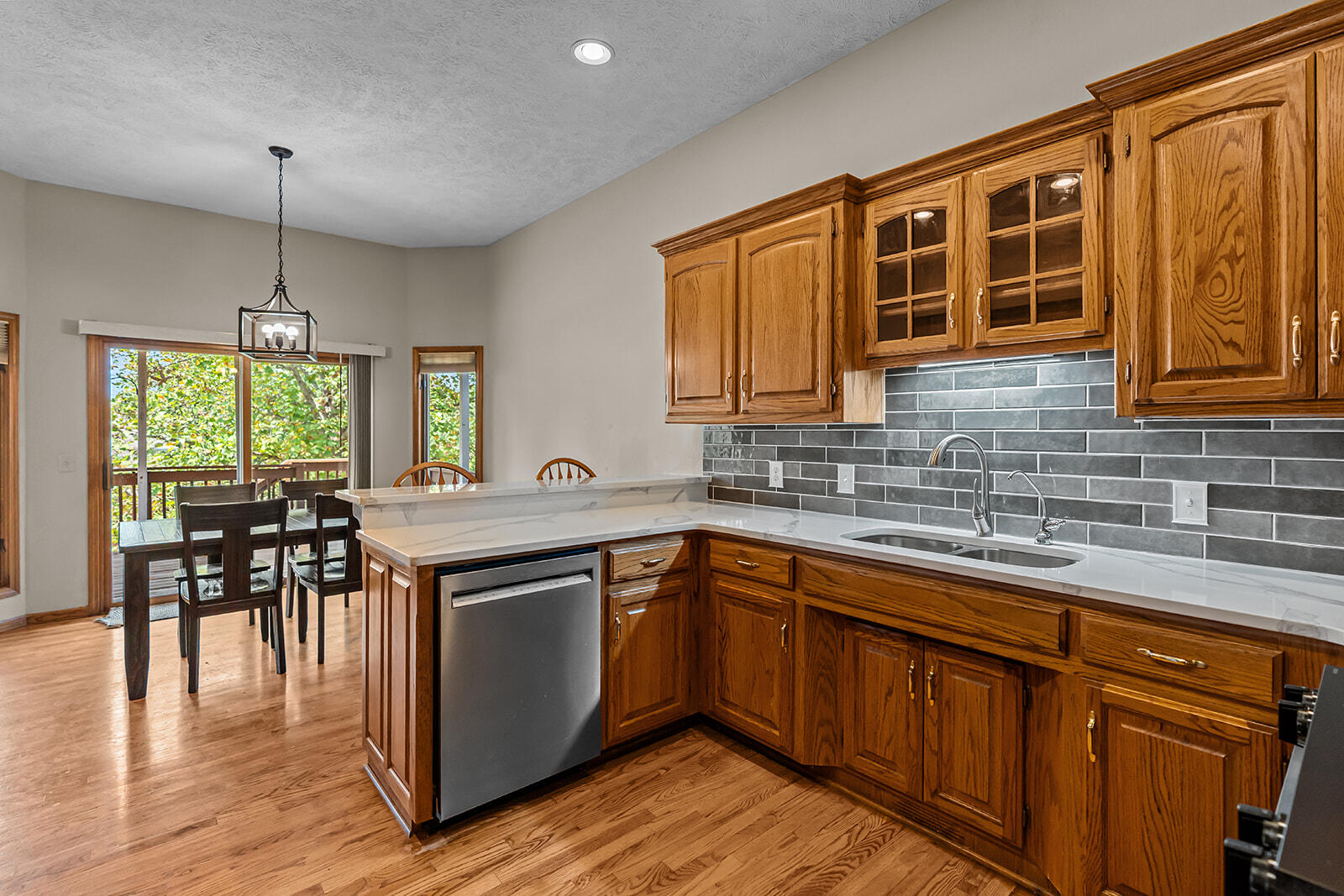 4757 South Holland Avenue Property Photo 12