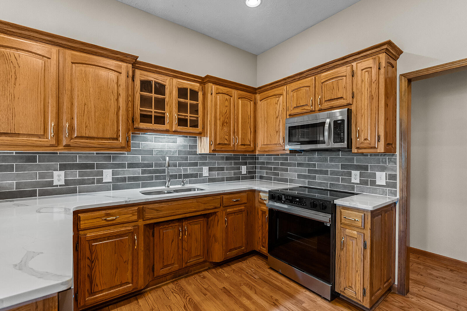 4757 South Holland Avenue Property Photo 14