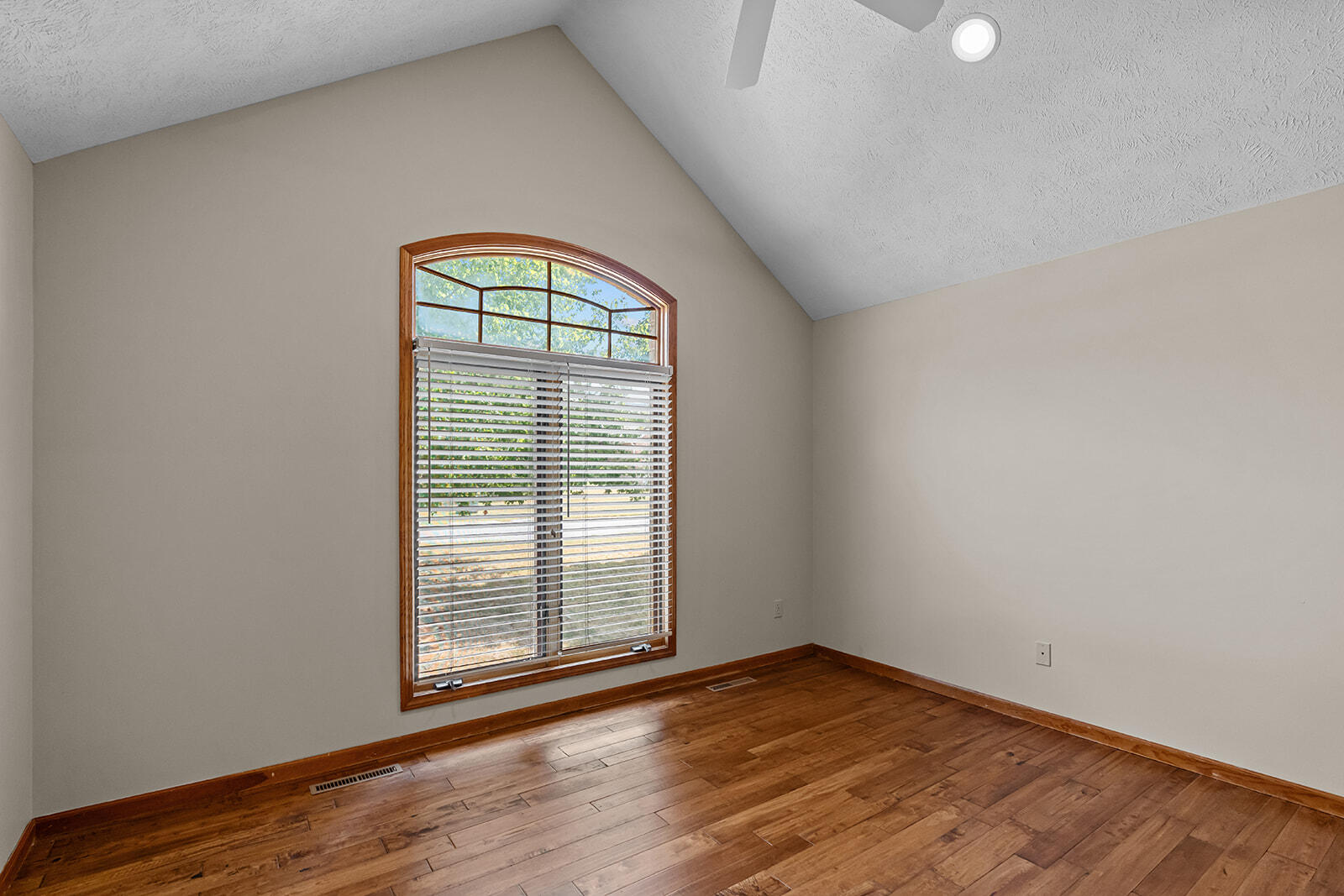 4757 South Holland Avenue Property Photo 26