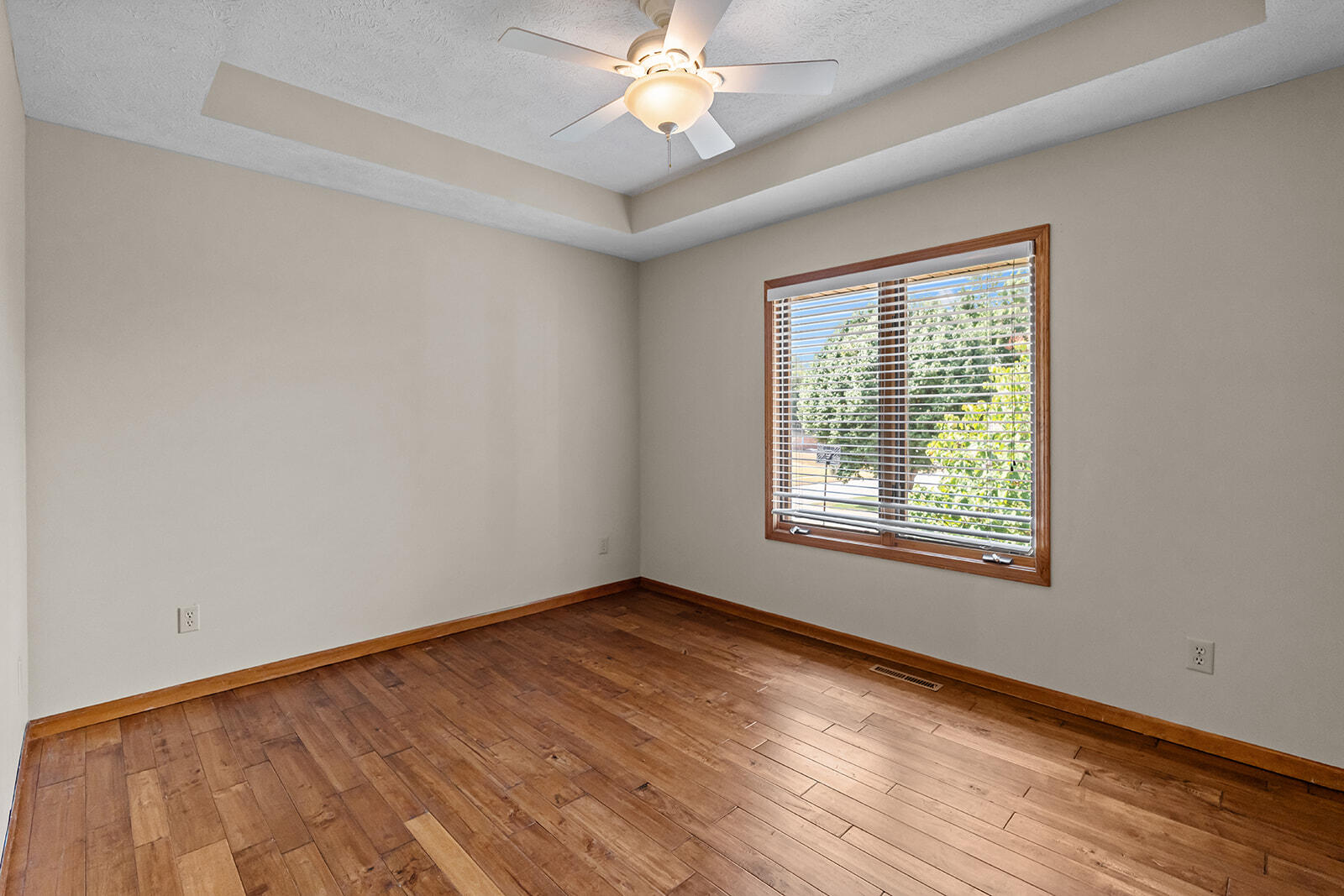 4757 South Holland Avenue Property Photo 29