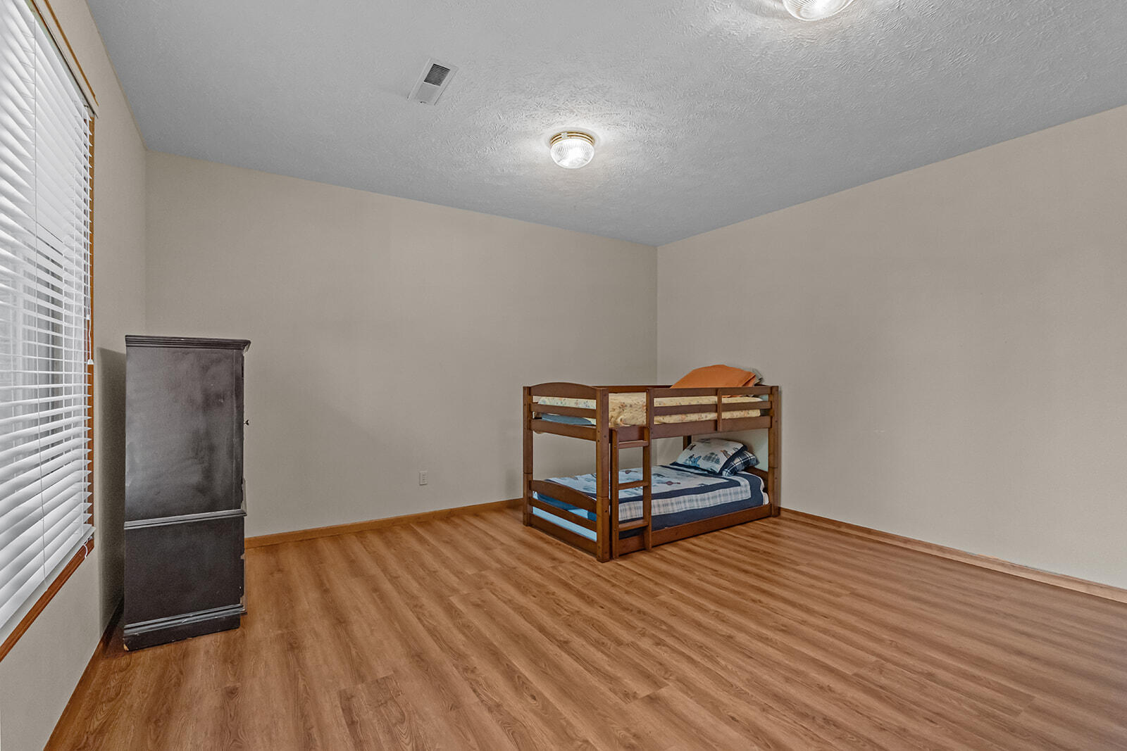 4757 South Holland Avenue Property Photo 42