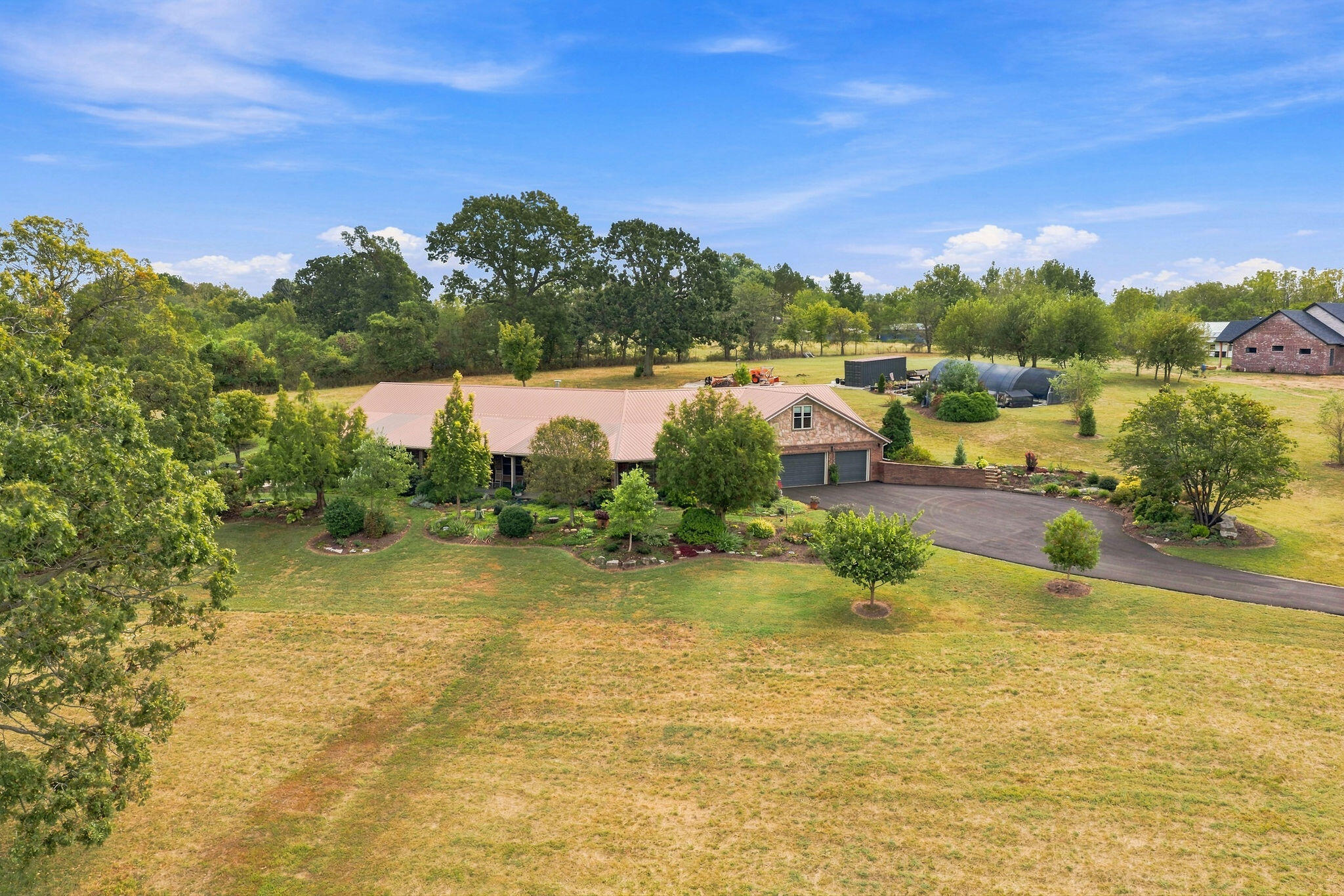 480 Hunter Rdg Property Photo 4