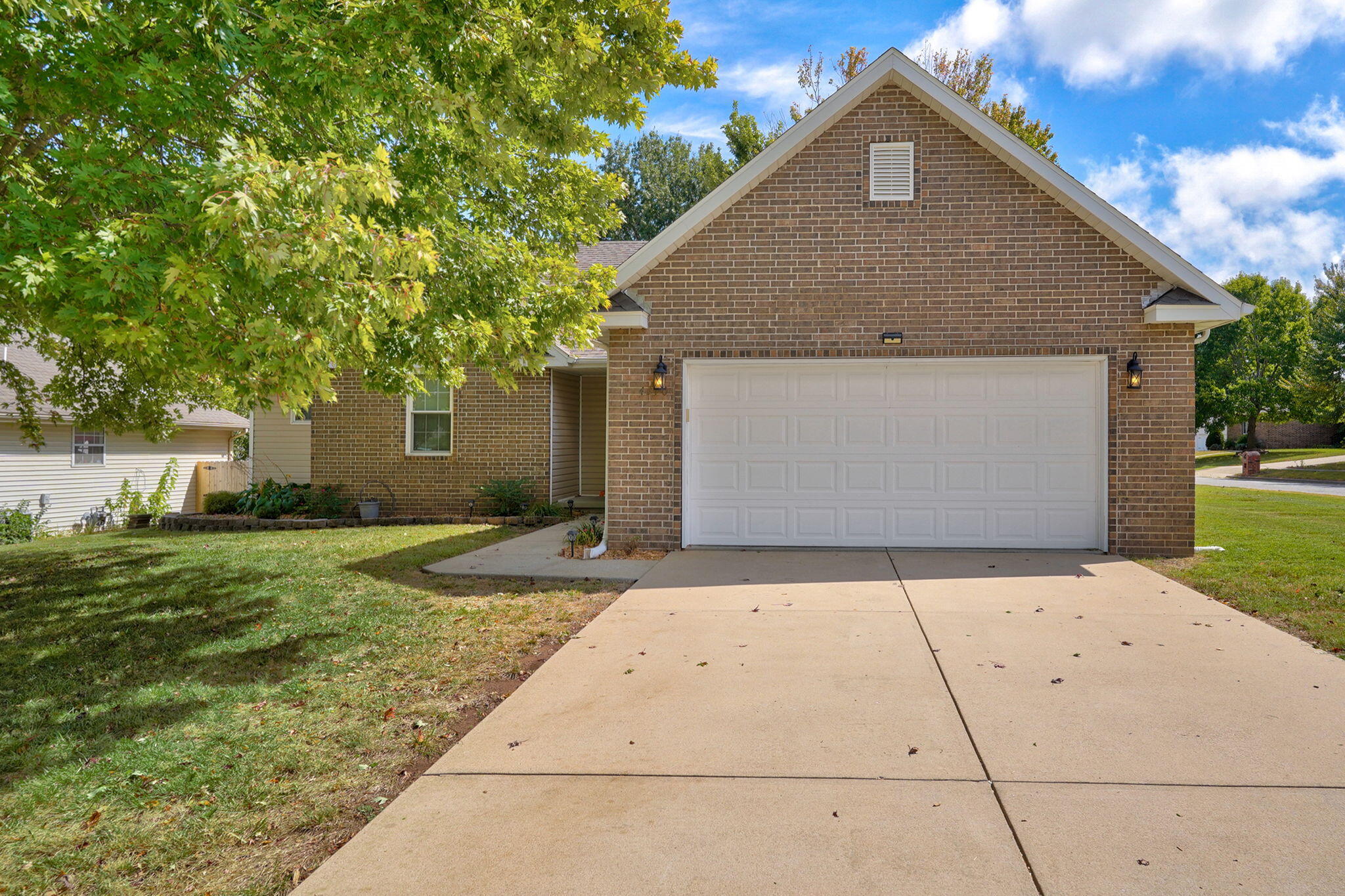 4370 South York Avenue Property Photo 4