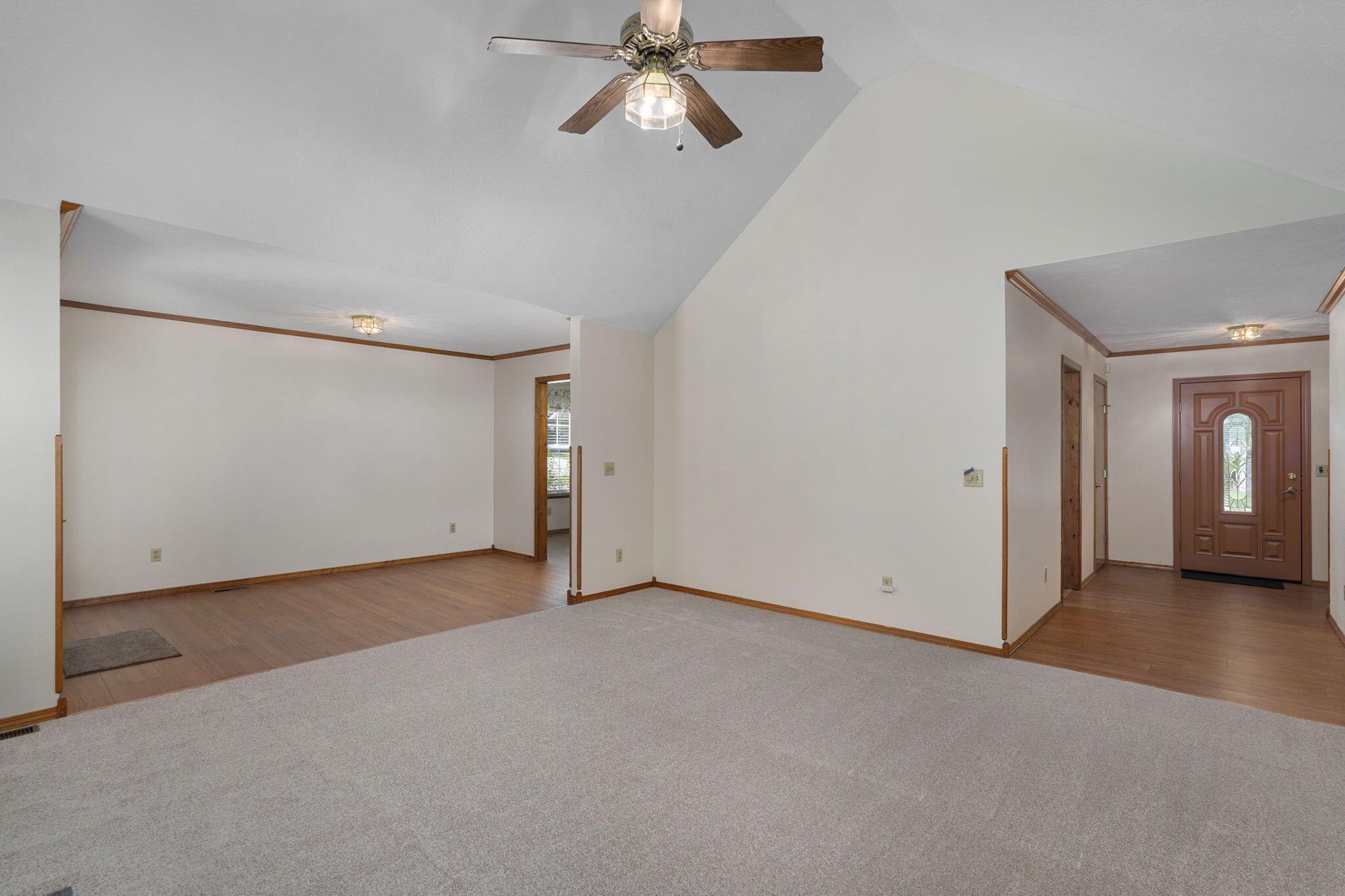 4370 South York Avenue Property Photo 7