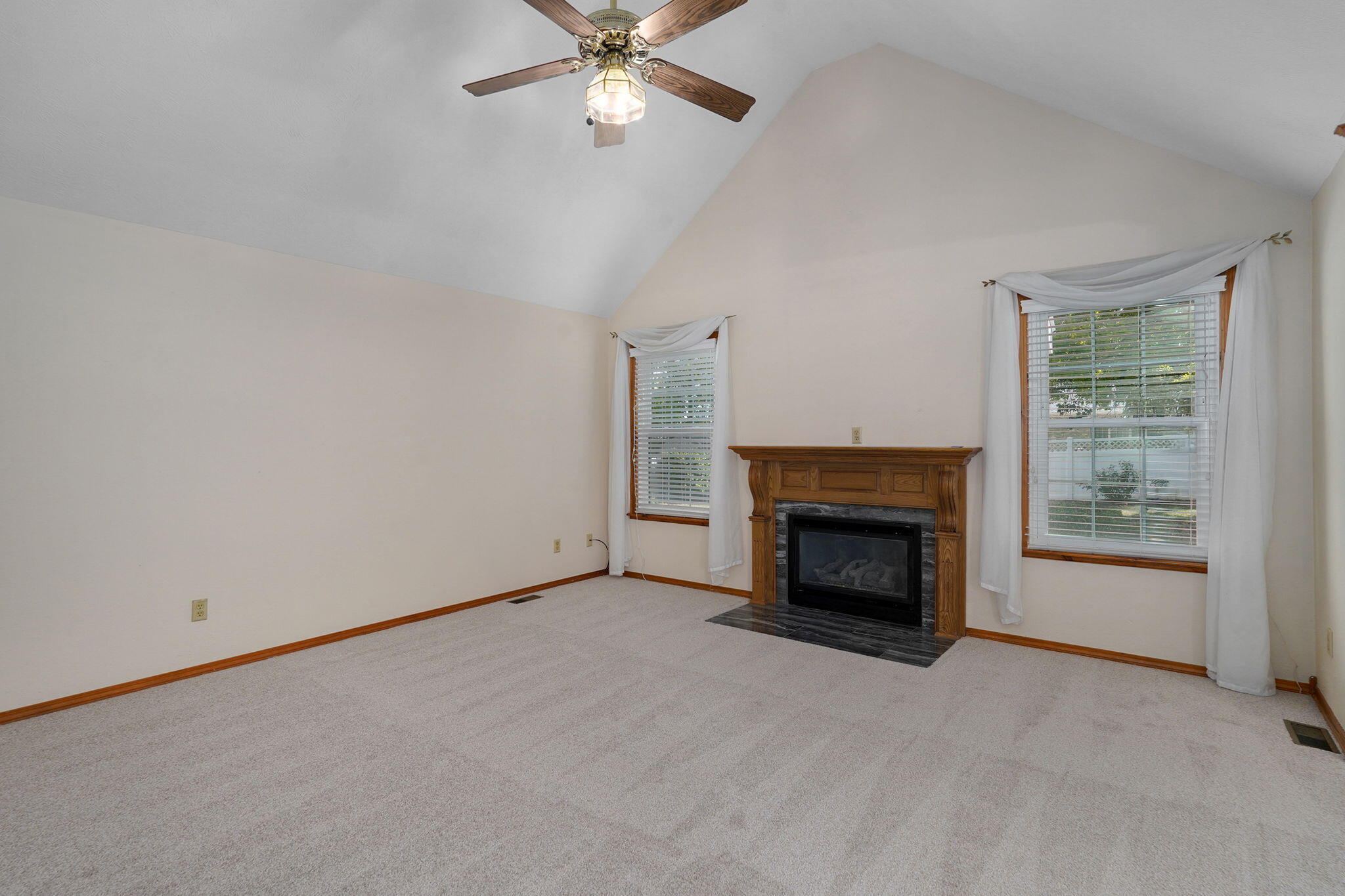 4370 South York Avenue Property Photo 9