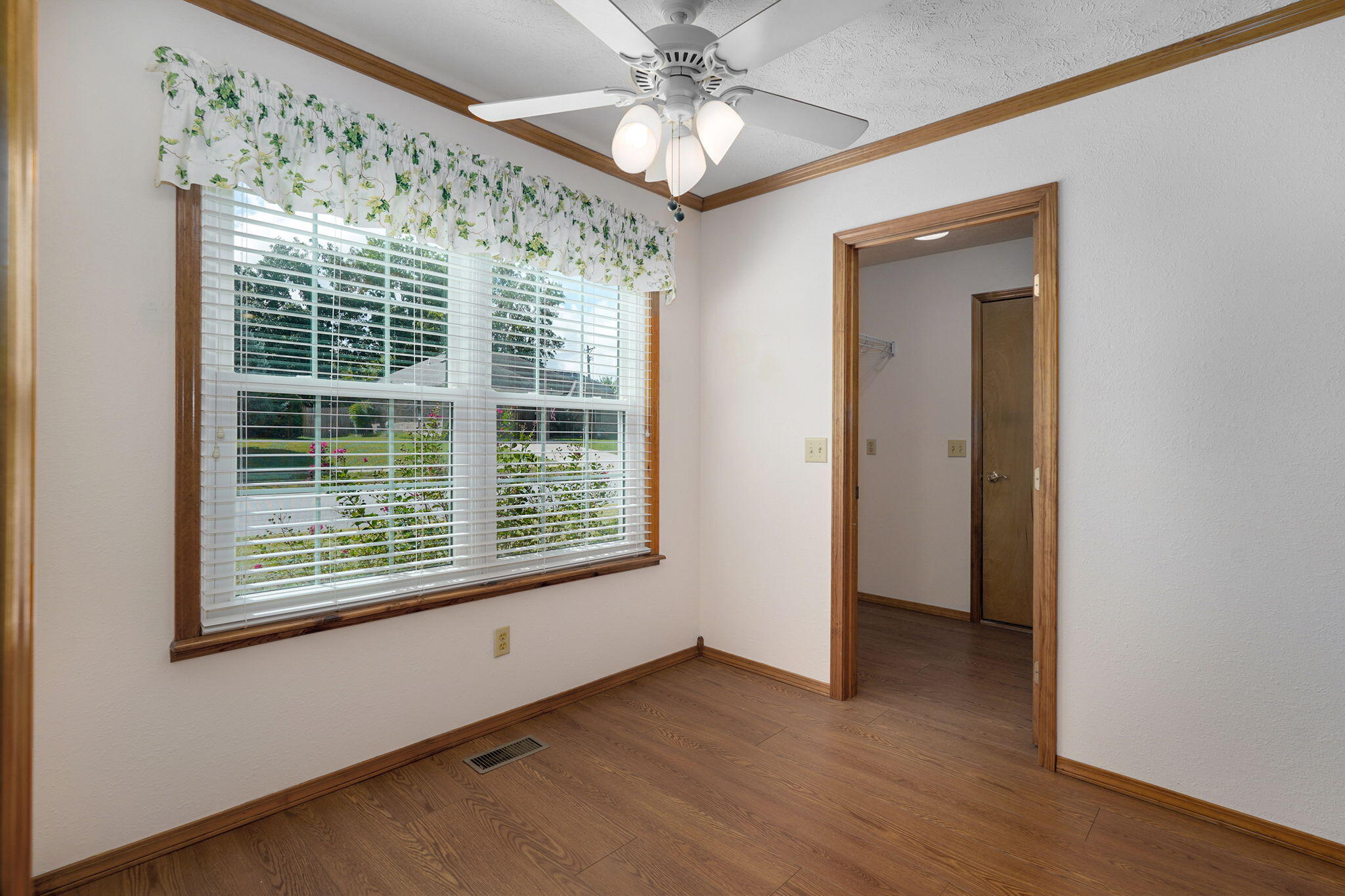 4370 South York Avenue Property Photo 12