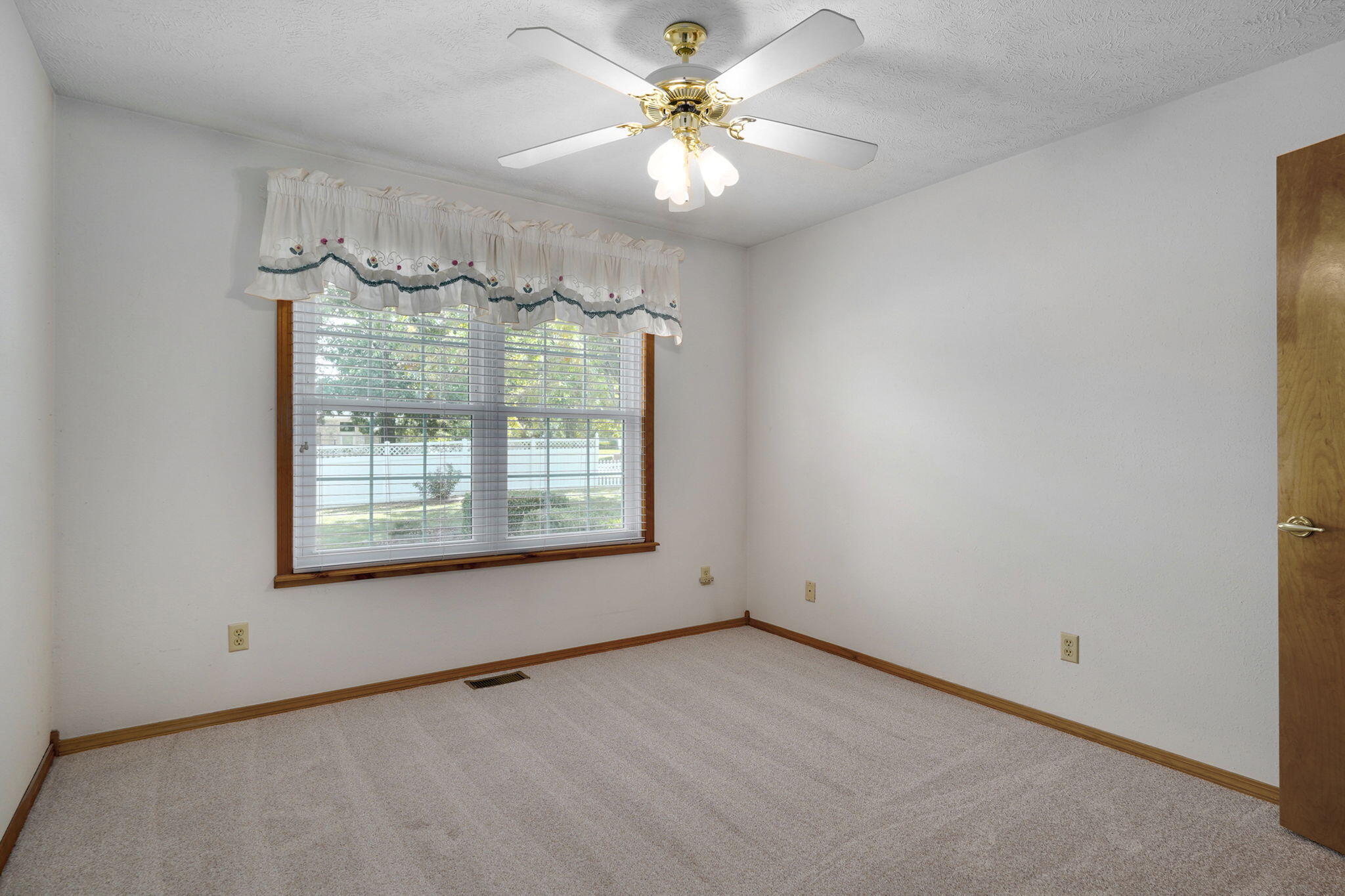 4370 South York Avenue Property Photo 24