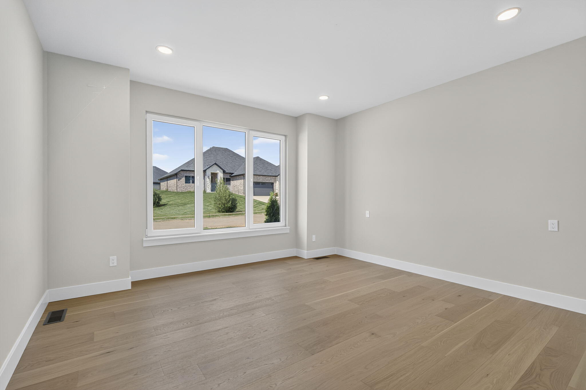 2050 North Silver Charm Avenue Property Photo 23