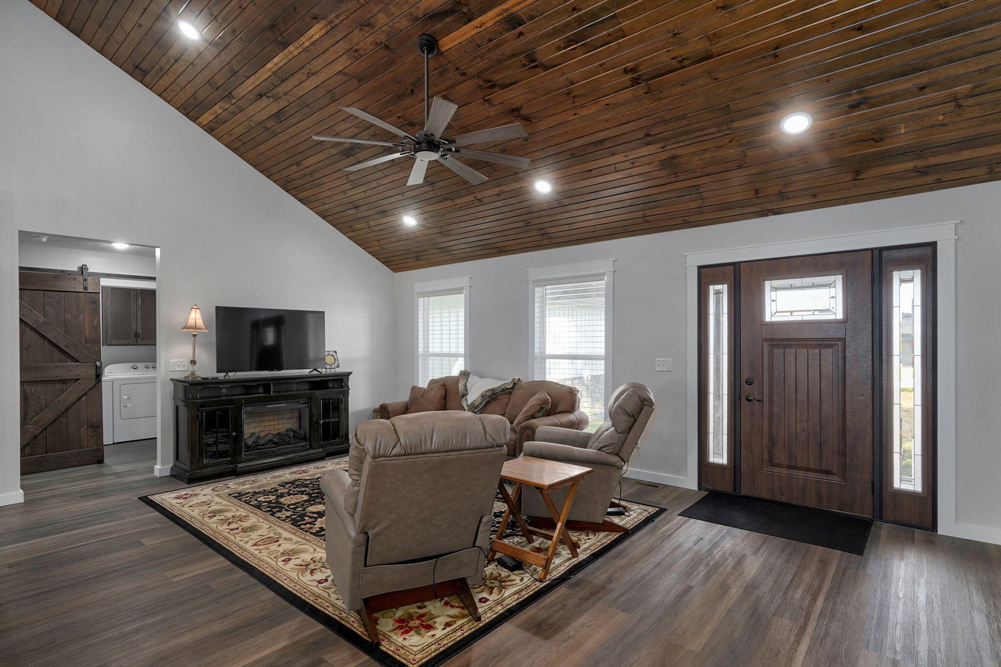 1053 West Thoroughfare Street Property Photo 11