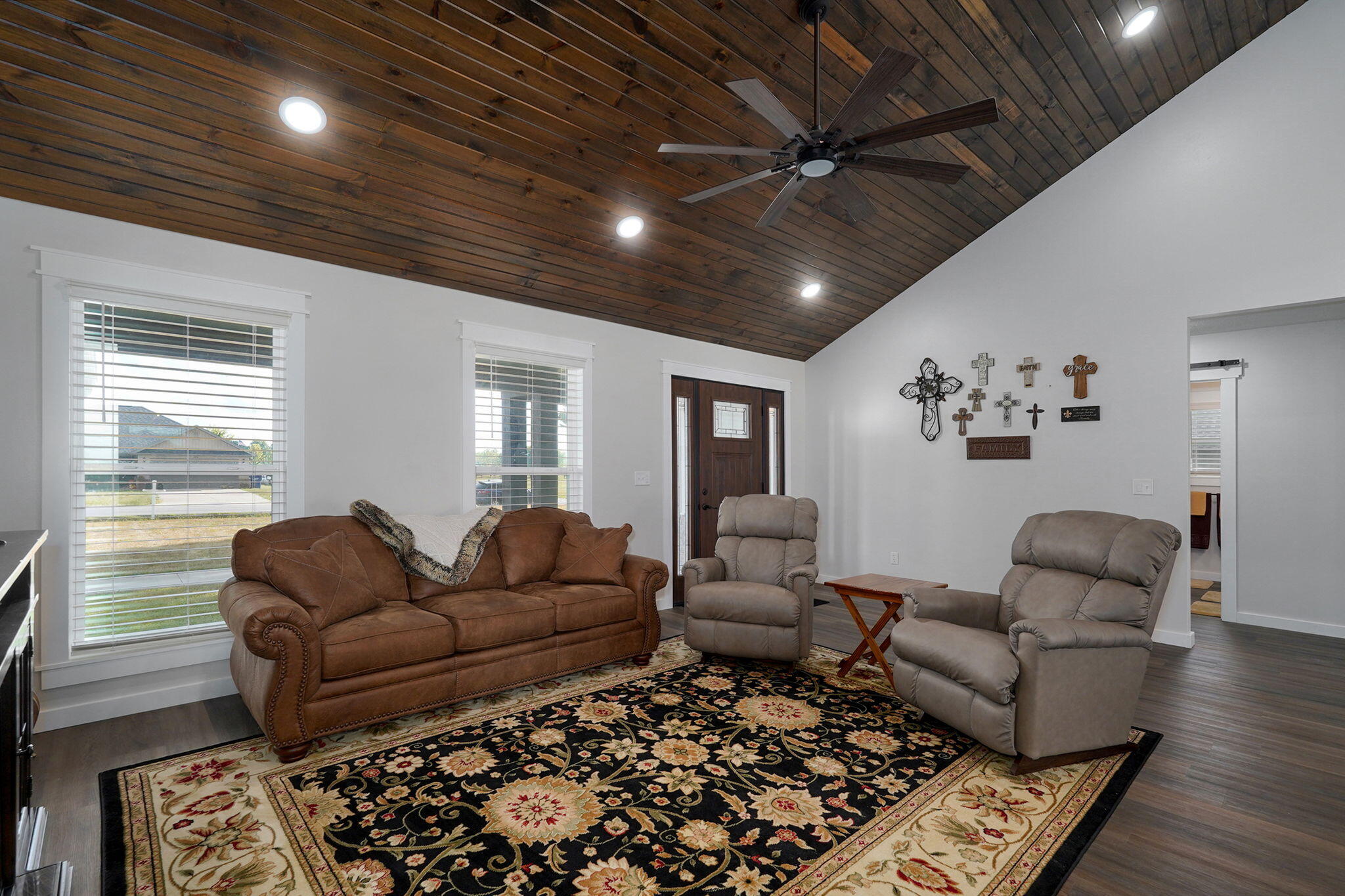 1053 West Thoroughfare Street Property Photo 12