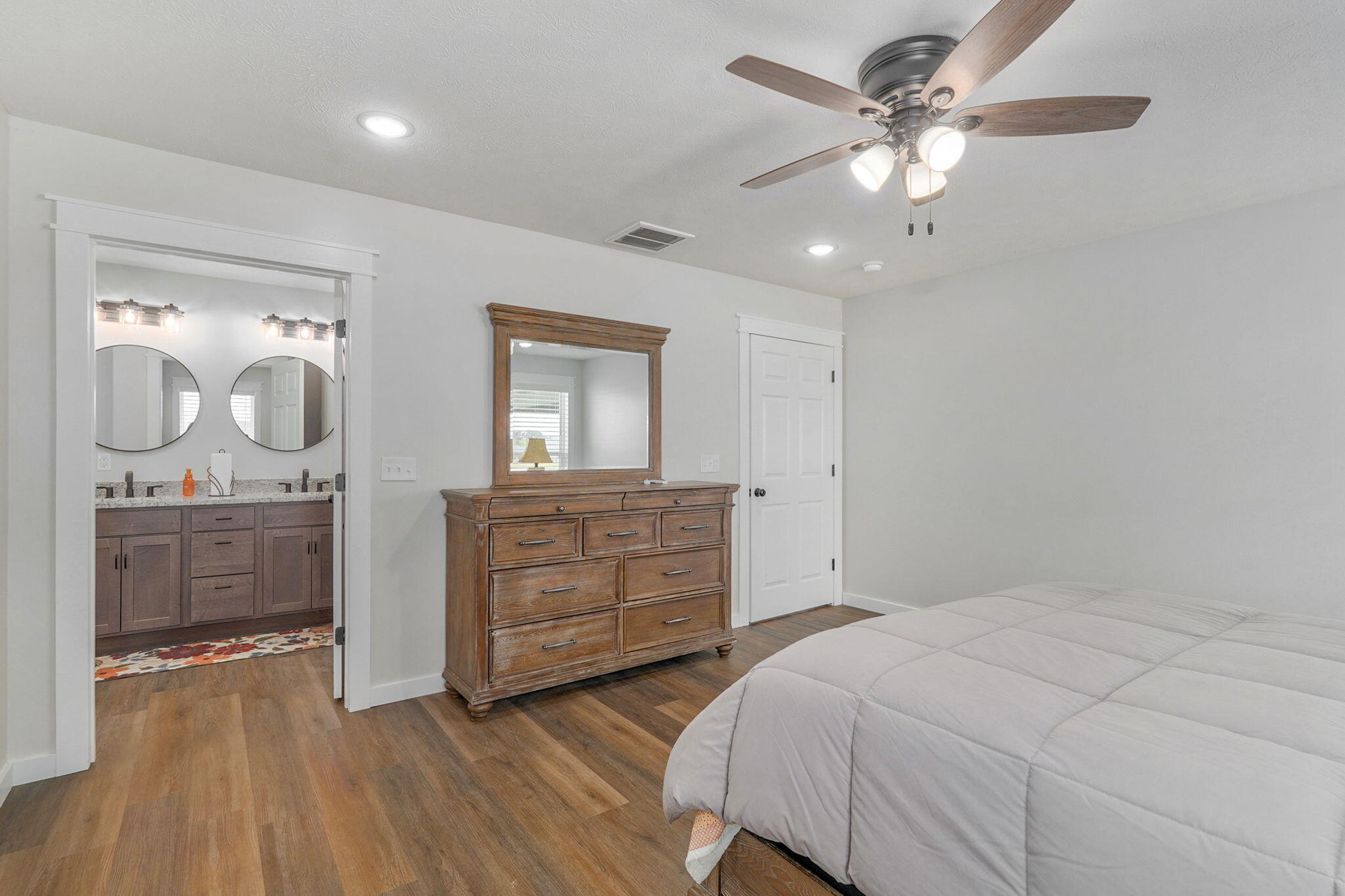 1053 West Thoroughfare Street Property Photo 14