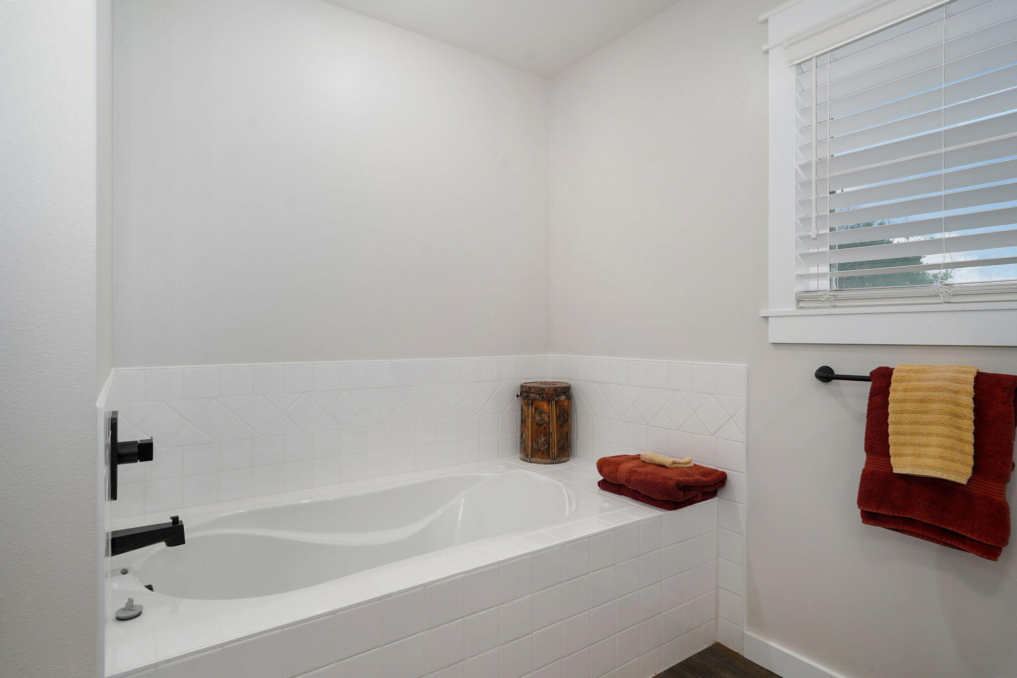 1053 West Thoroughfare Street Property Photo 16