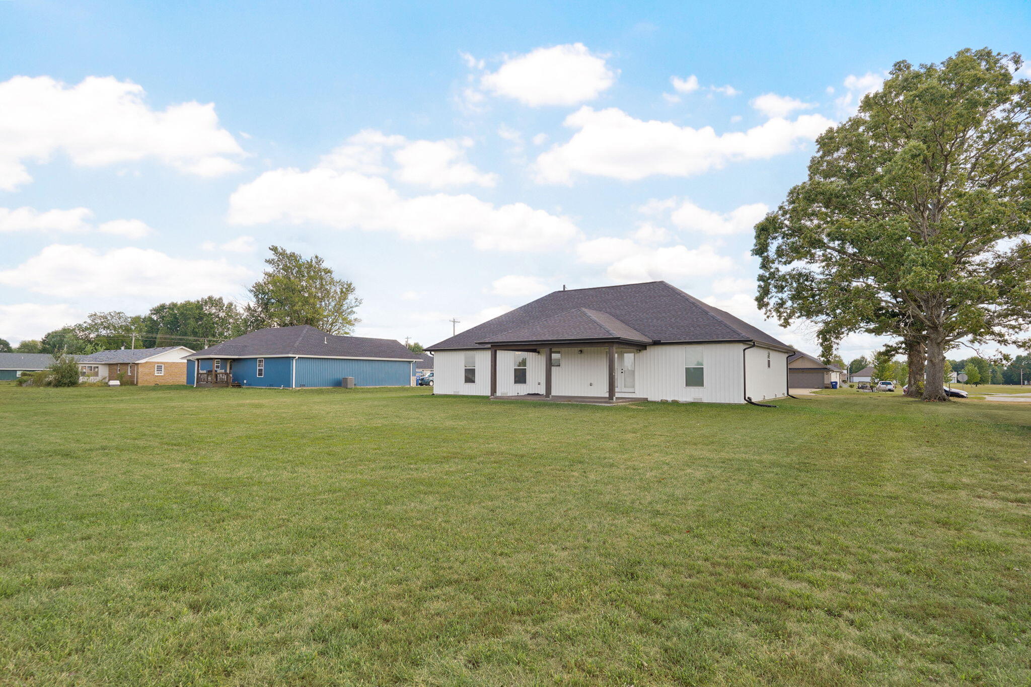 1053 West Thoroughfare Street Property Photo 27
