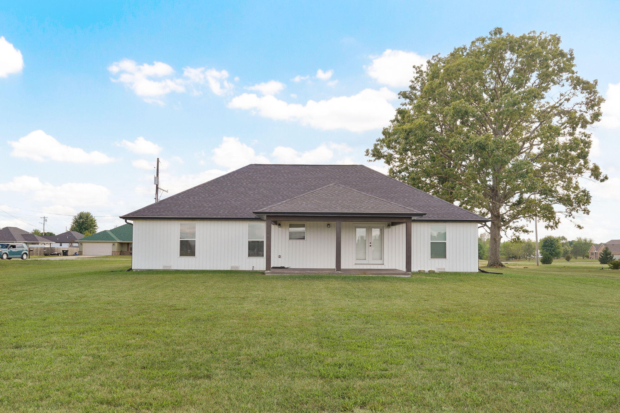 1053 West Thoroughfare Street Property Photo 28