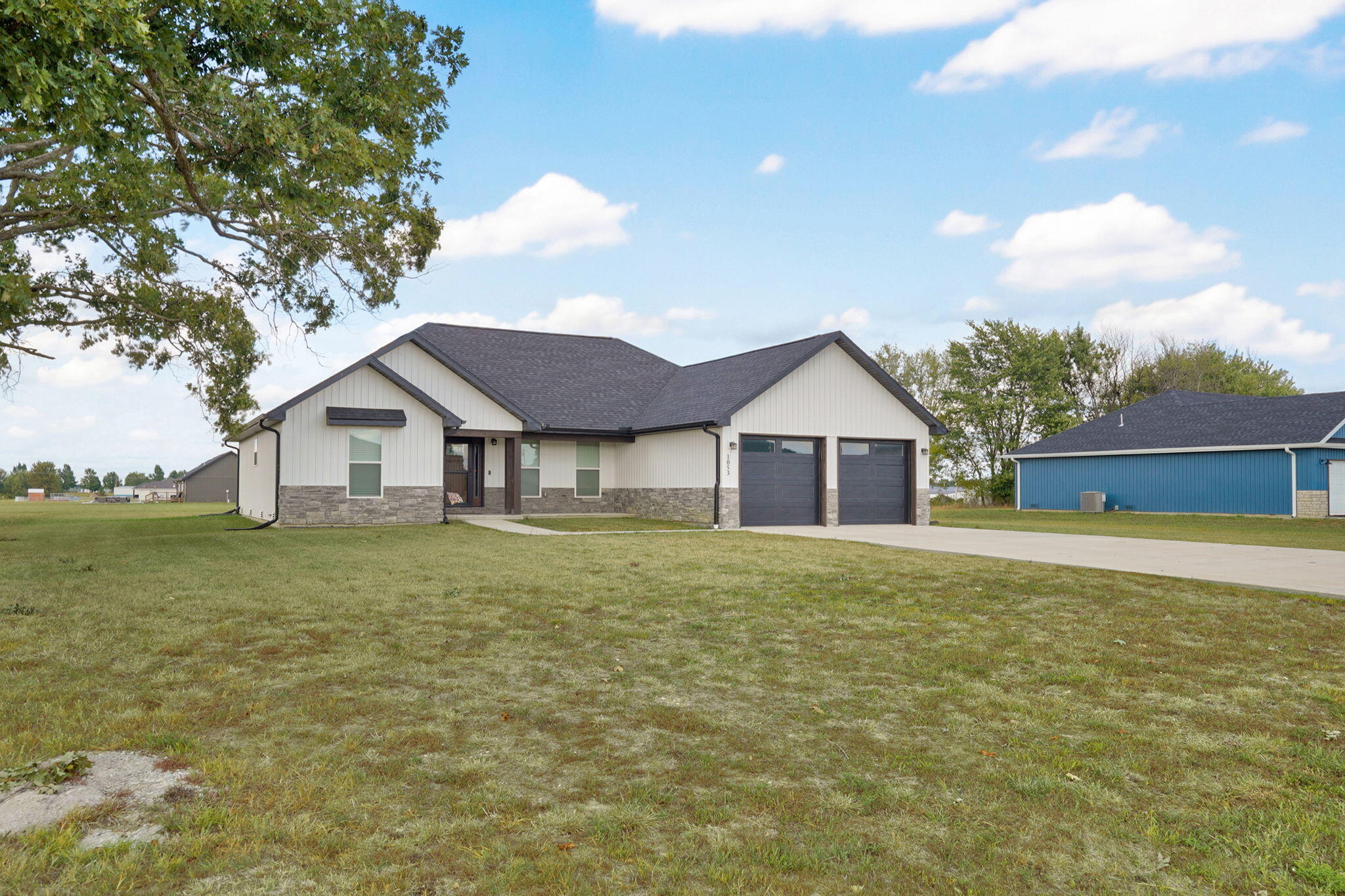 1053 West Thoroughfare Street Property Photo 31