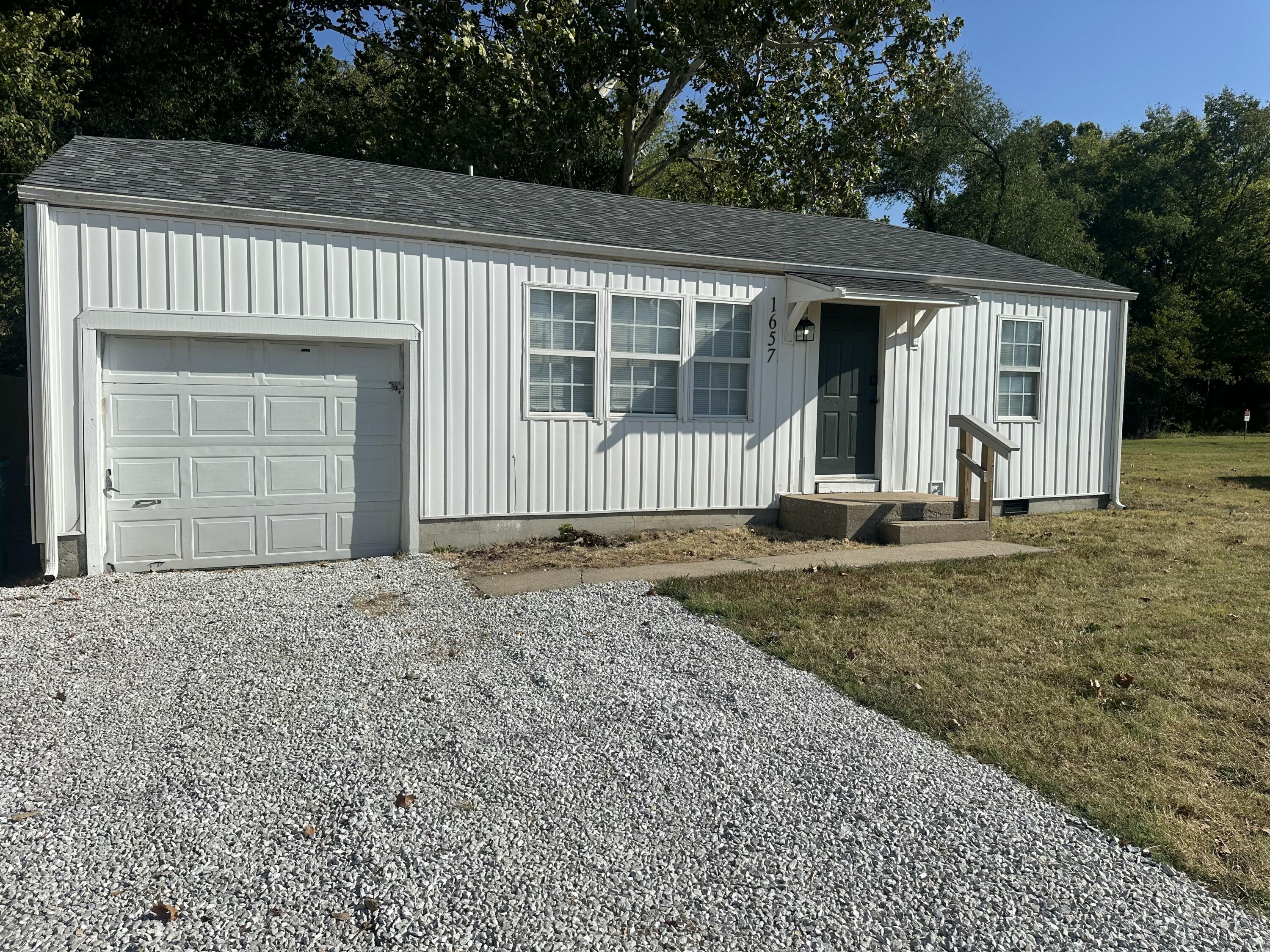 1657 East Division Street Property Photo 2
