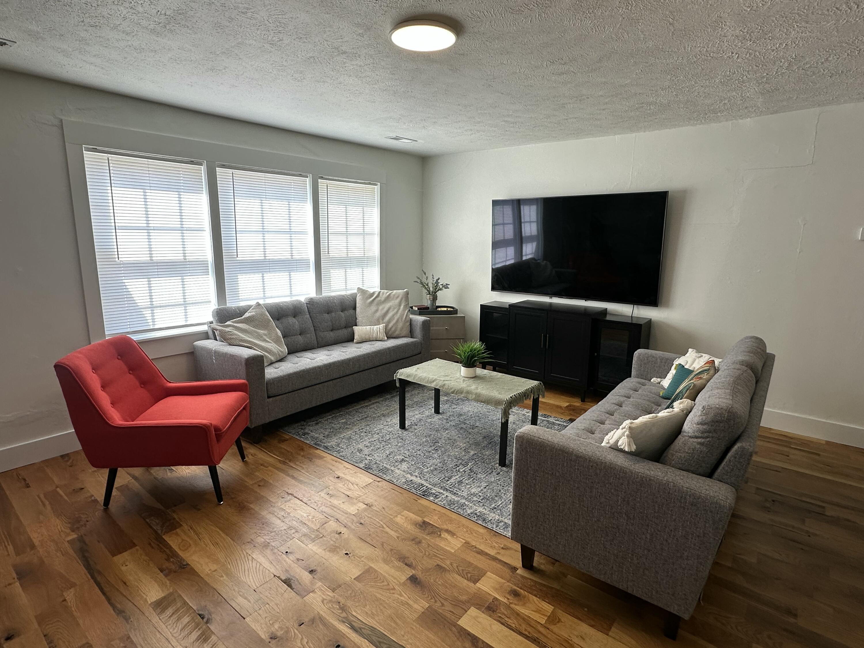 1657 East Division Street Property Photo 5