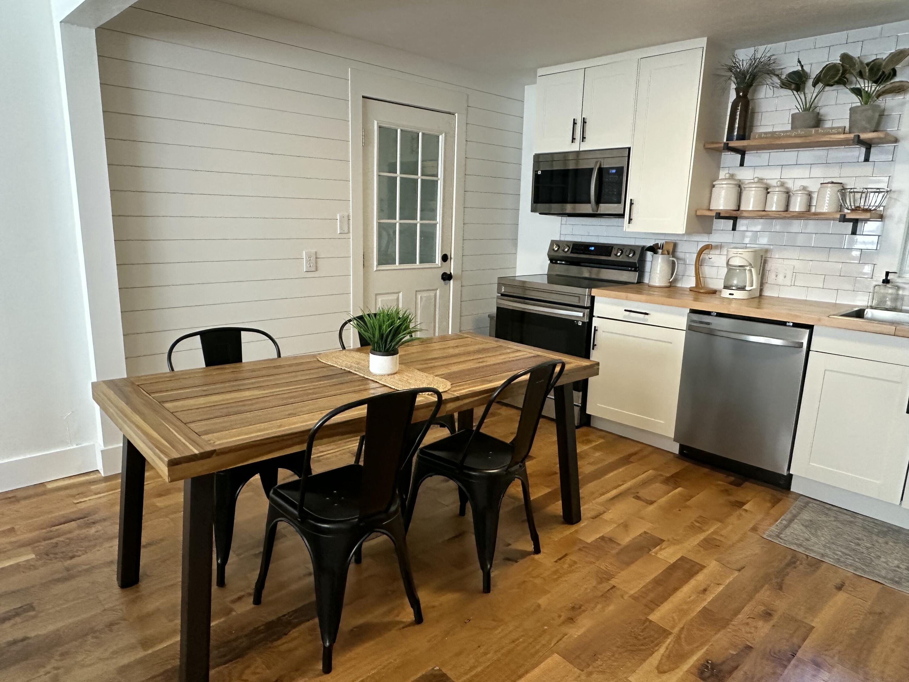 1657 East Division Street Property Photo 6