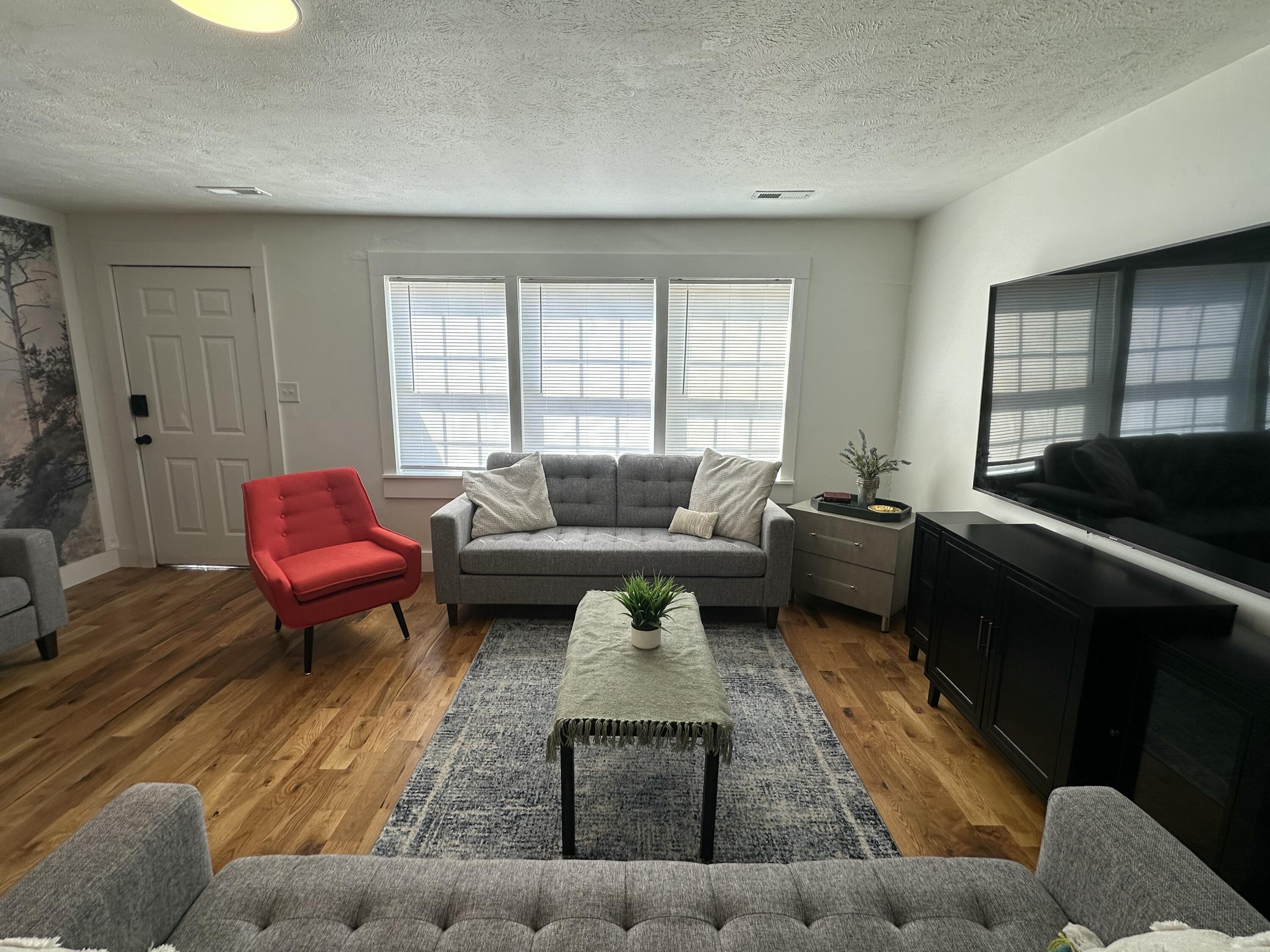 1657 East Division Street Property Photo 8