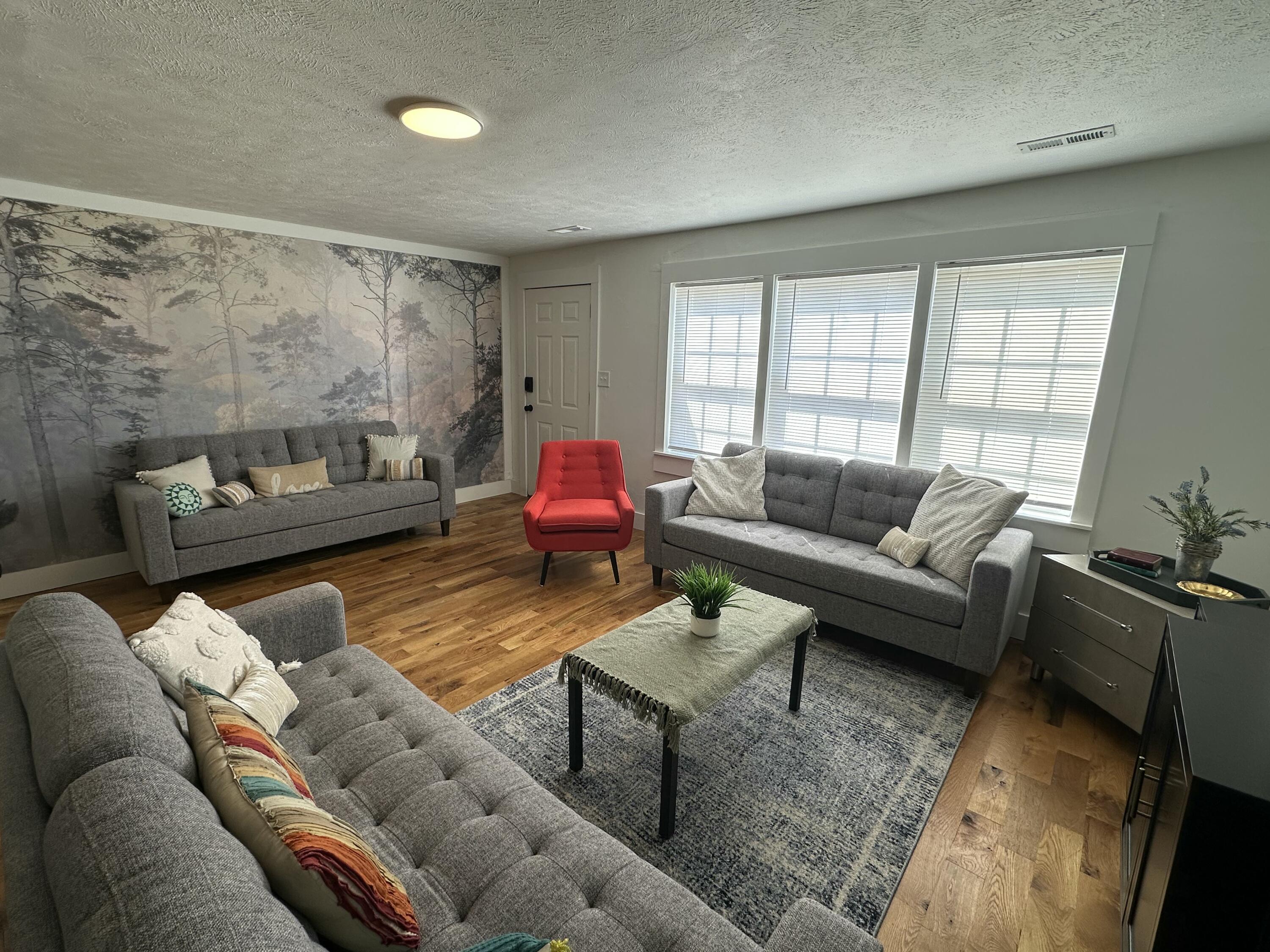 1657 East Division Street Property Photo 9