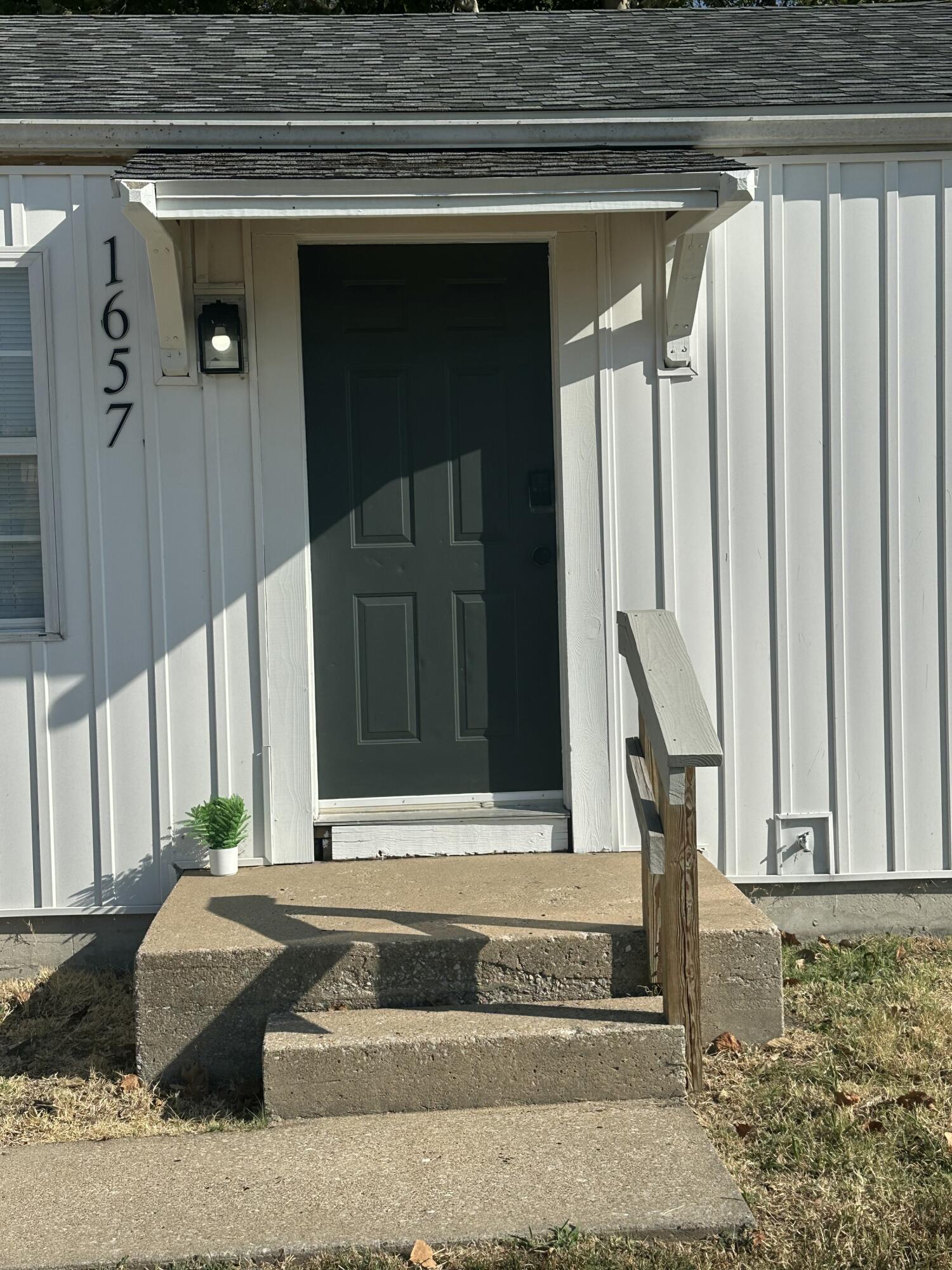 1657 East Division Street Property Photo 15