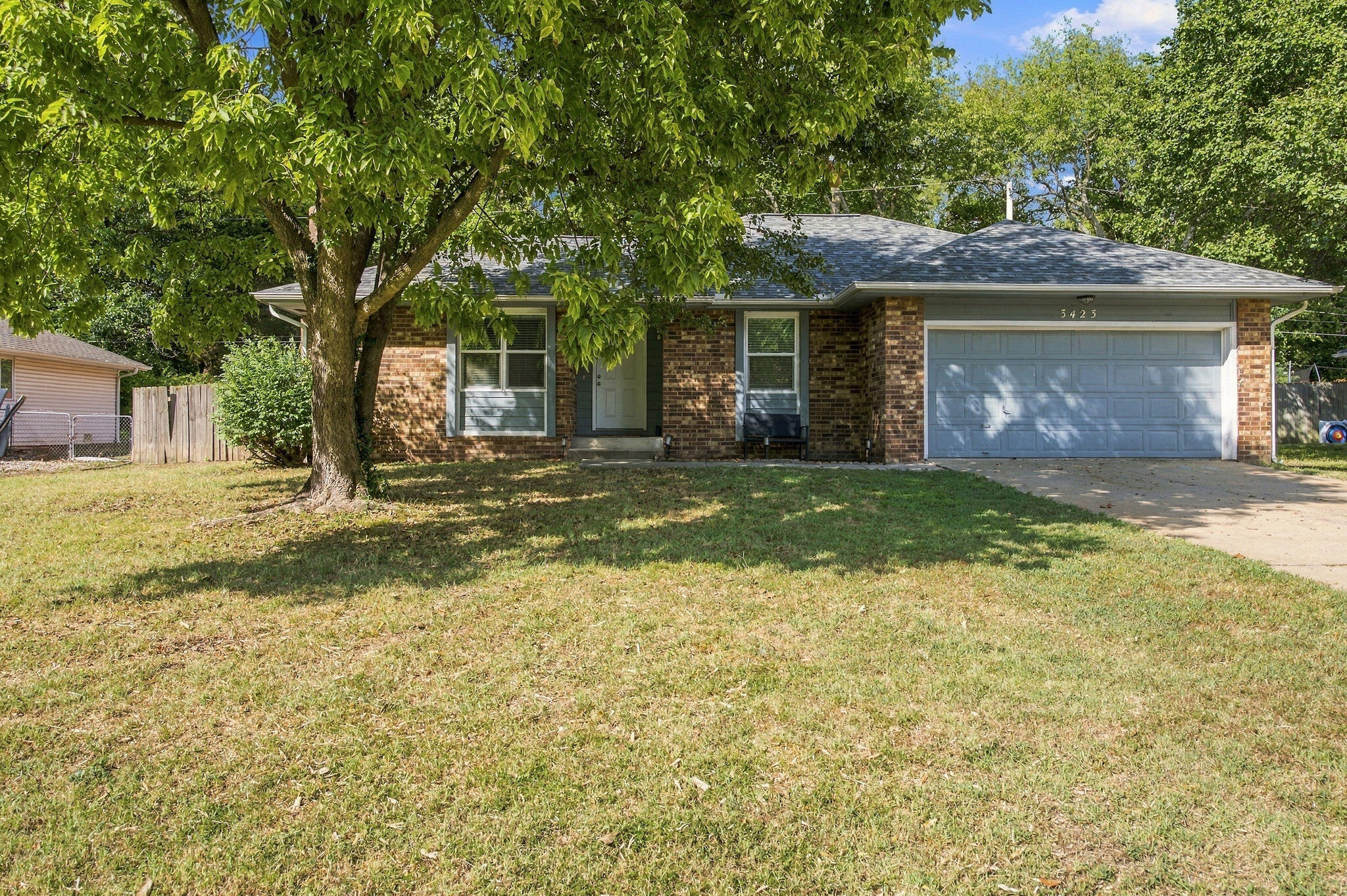 3423 West El Castile Street Property Photo 2