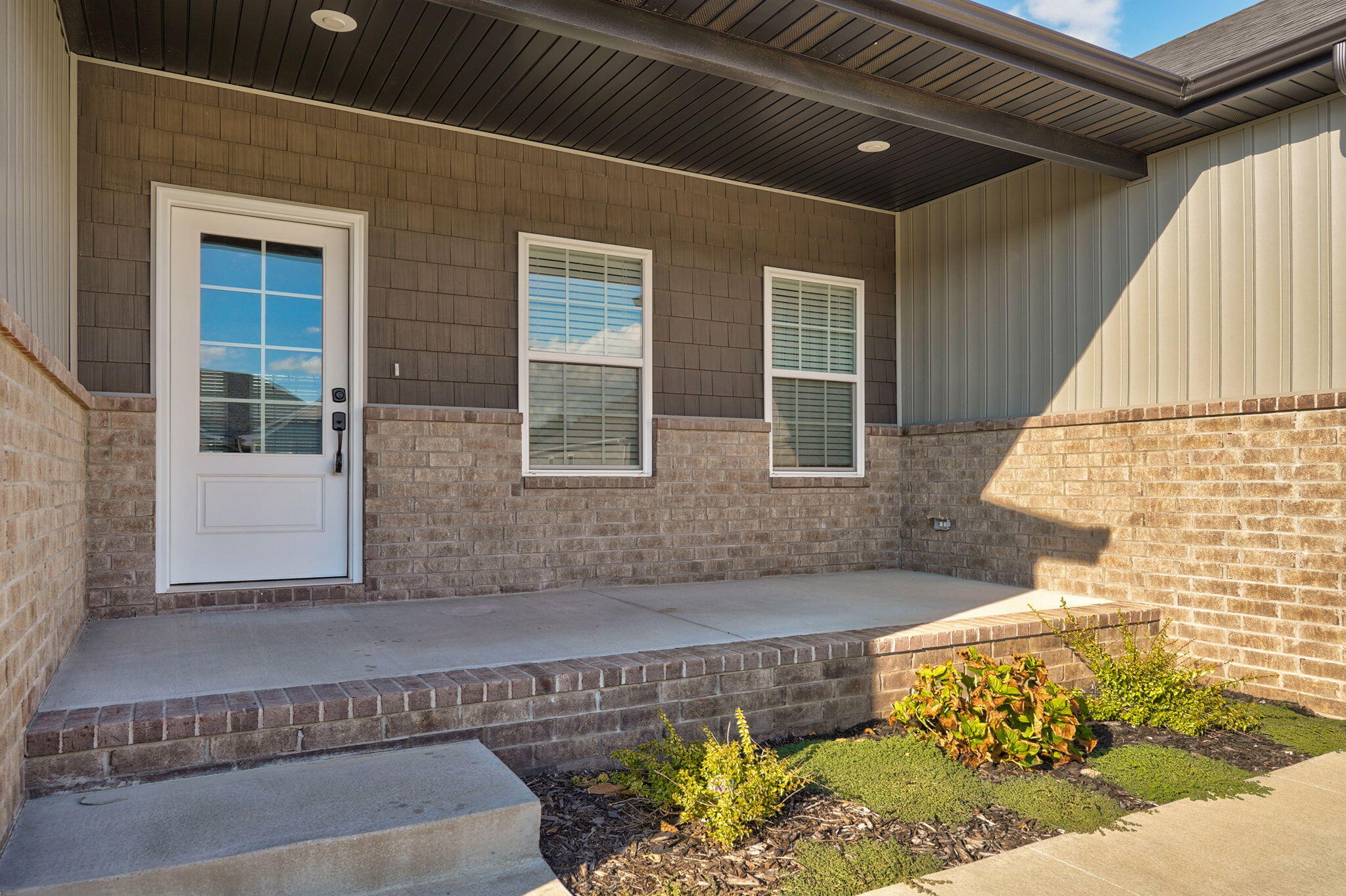 553 Delaware Court Property Photo 3
