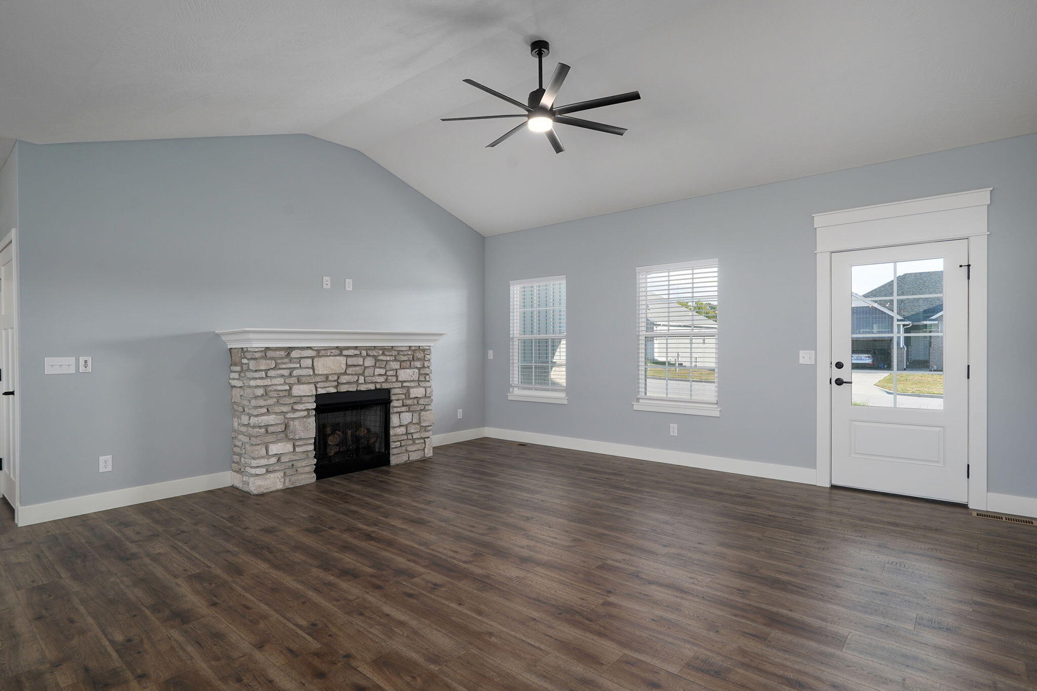 553 Delaware Court Property Photo 4