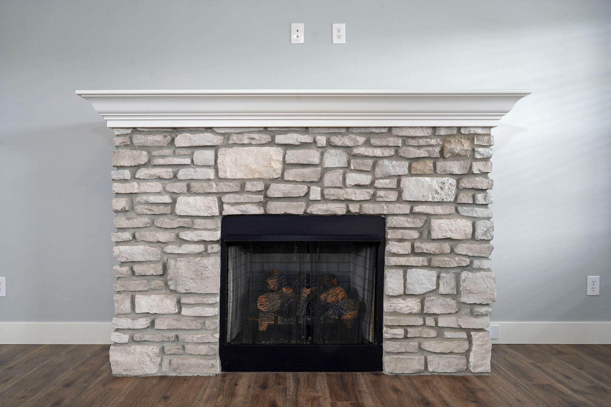 553 Delaware Court Property Photo 7