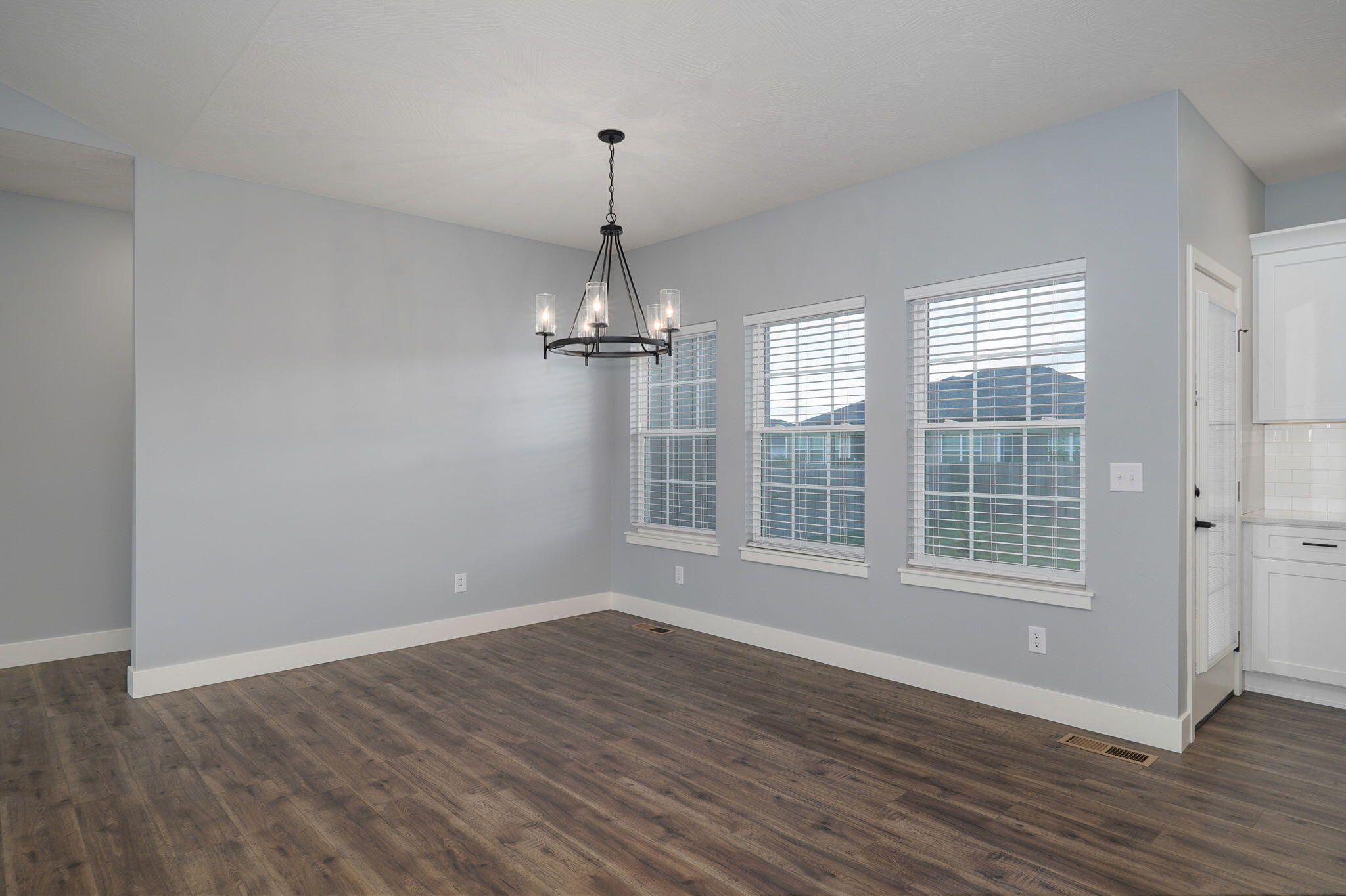 553 Delaware Court Property Photo 8