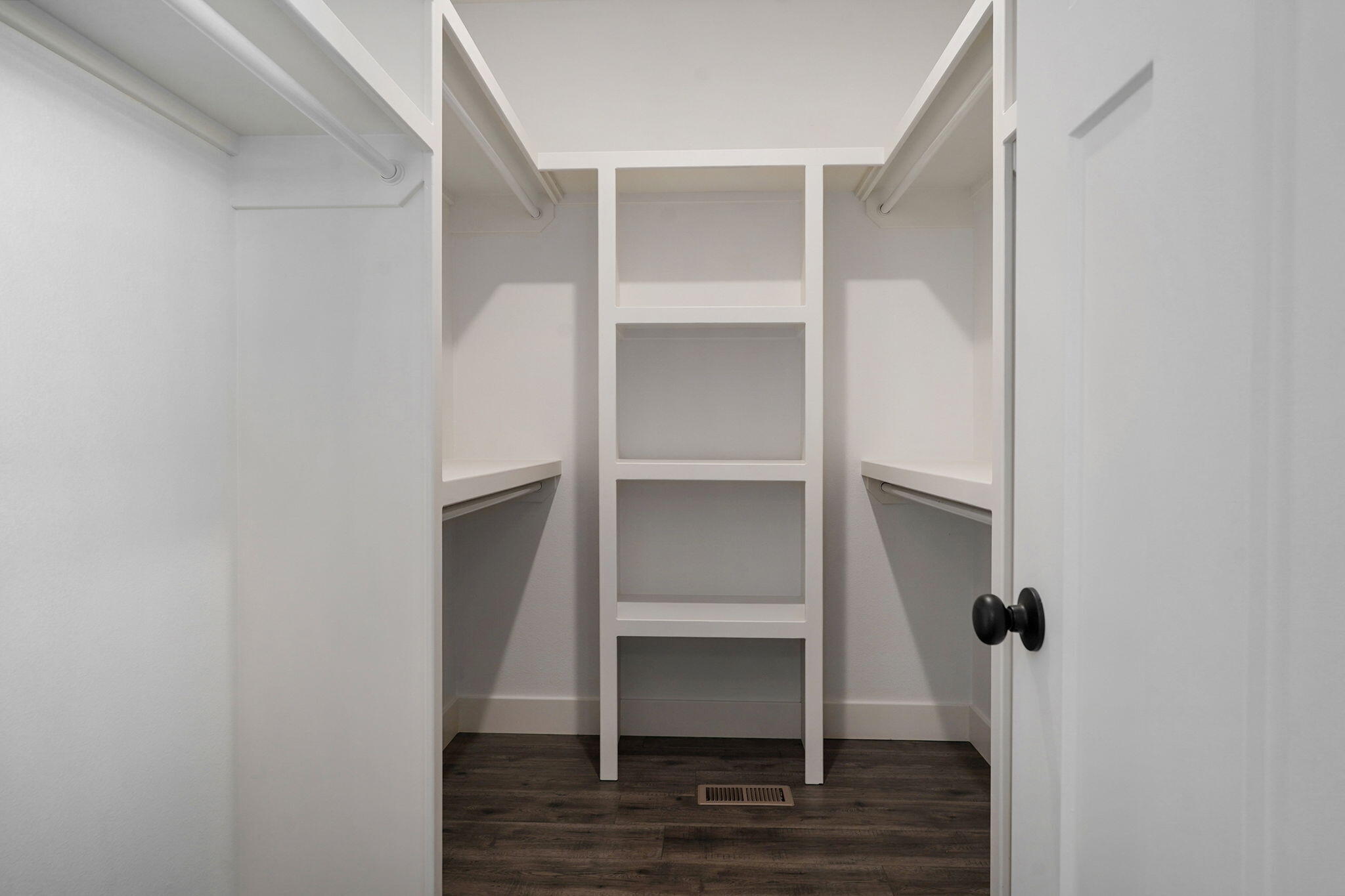 553 Delaware Court Property Photo 18