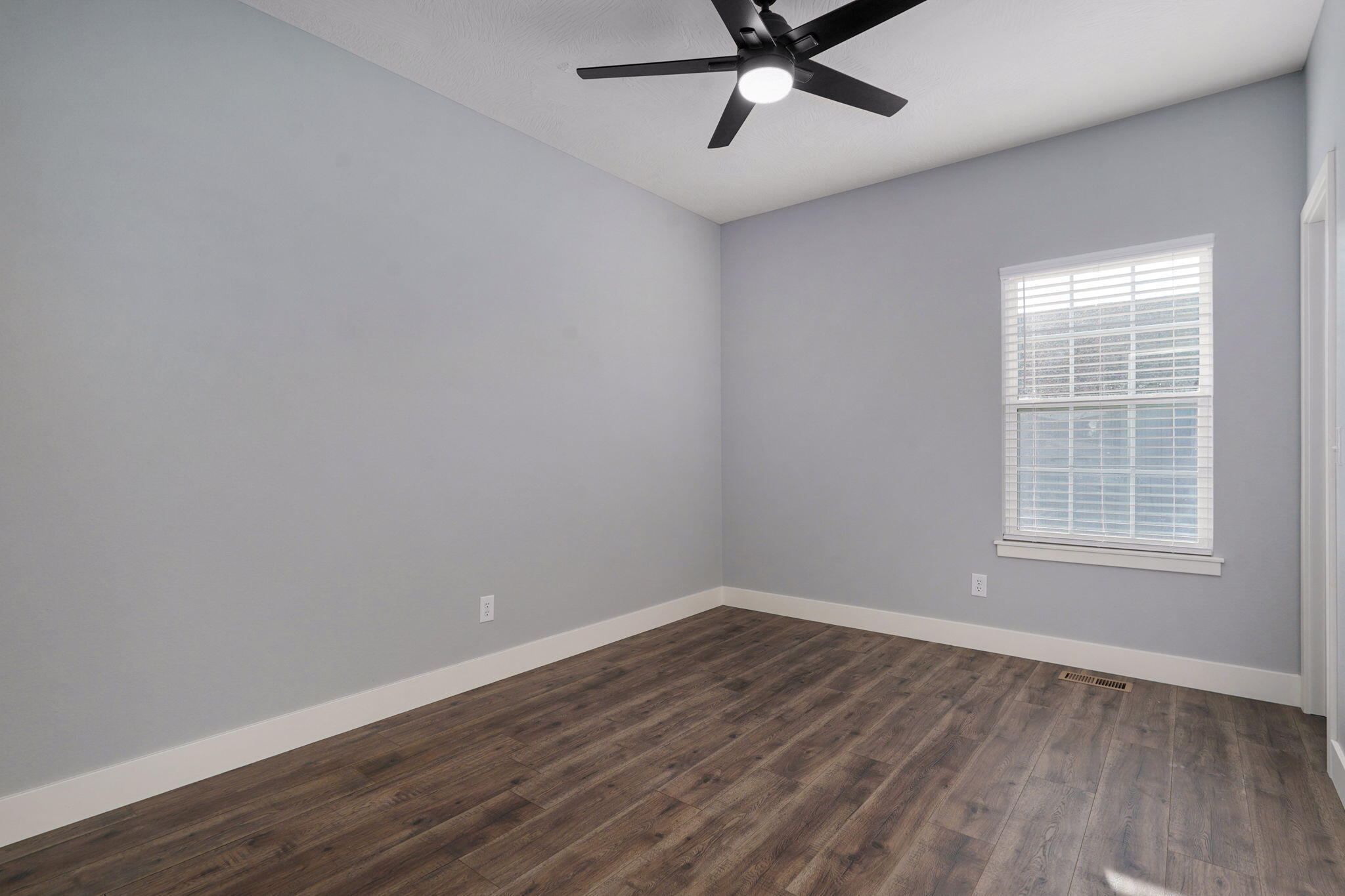 553 Delaware Court Property Photo 23
