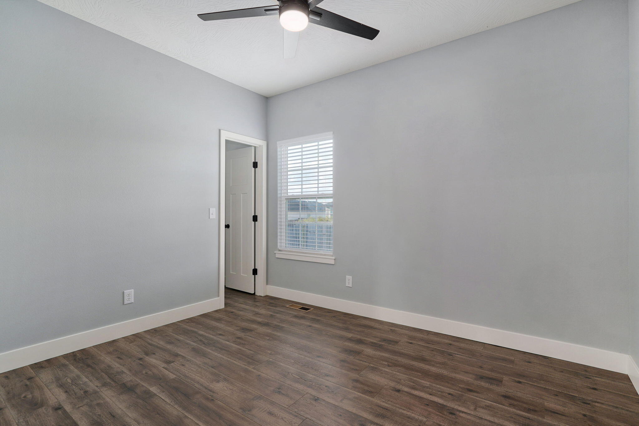 553 Delaware Court Property Photo 24