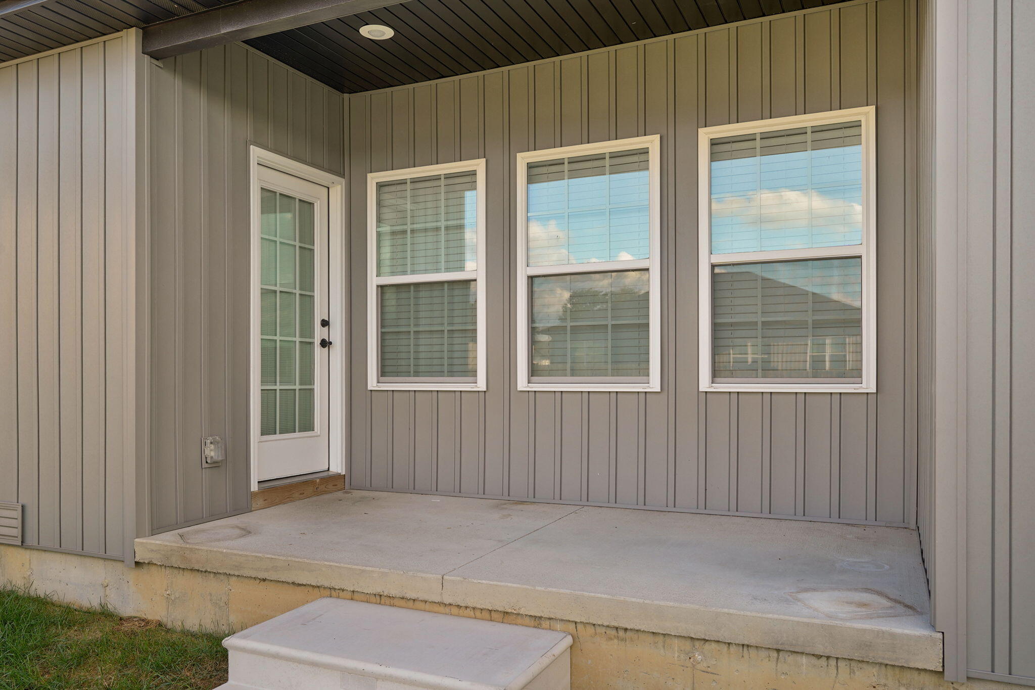 553 Delaware Court Property Photo 30
