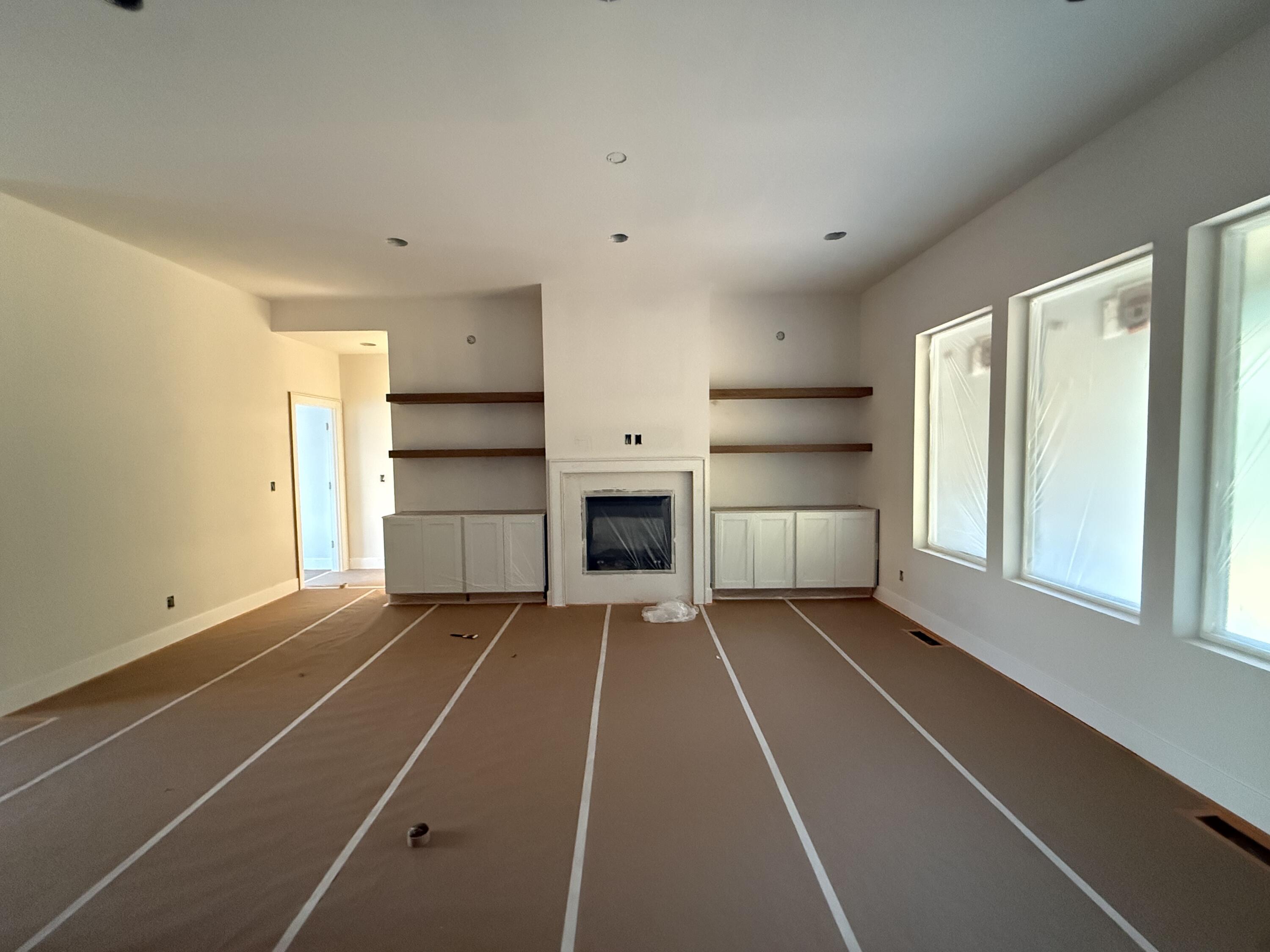 1795 West Gaslight Drive Property Photo 7
