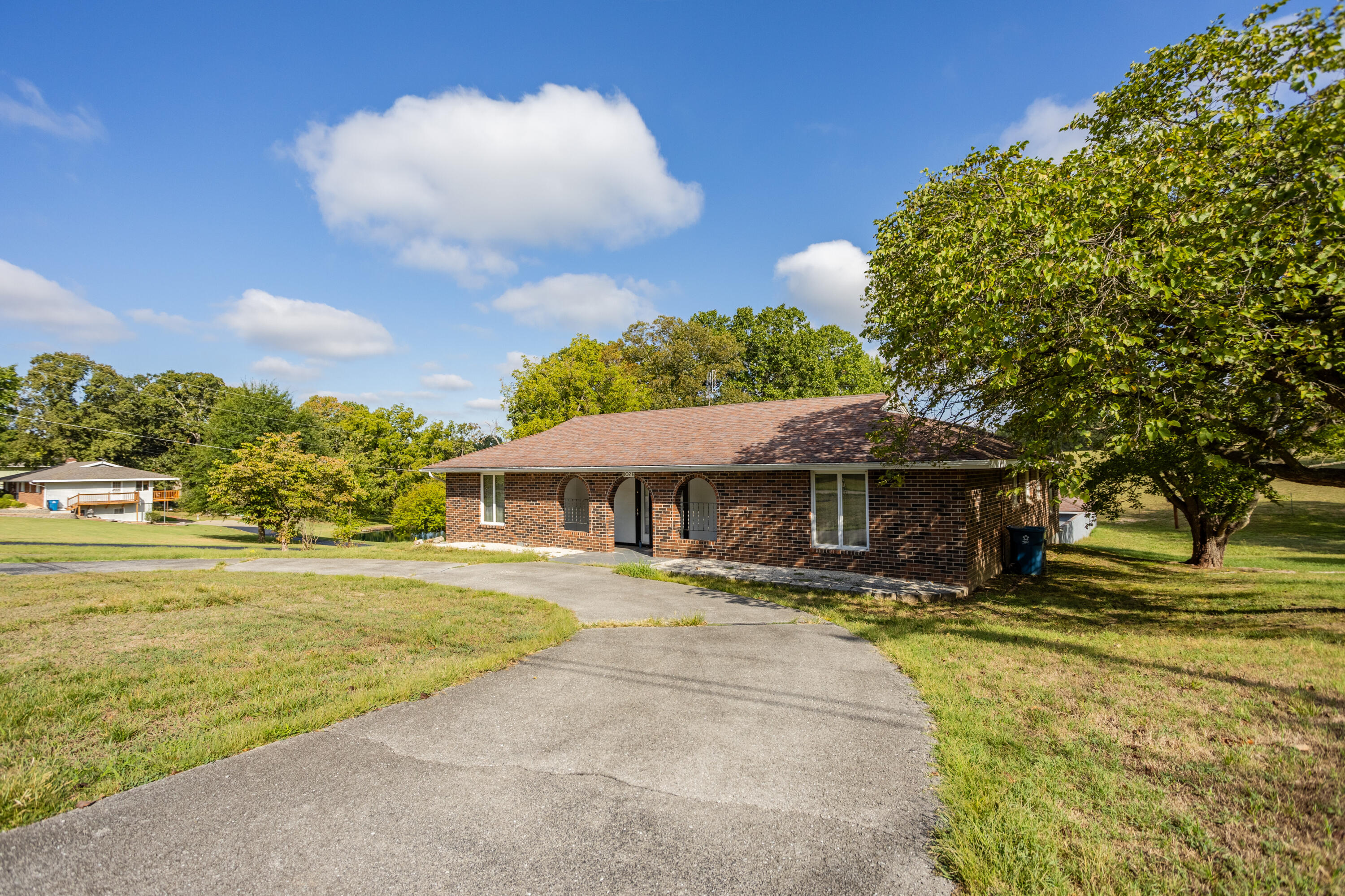 102 East Mockingbird Lane Property Photo 3