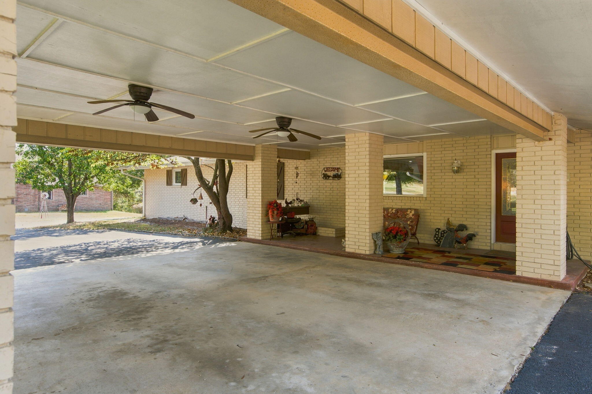 165 Cougar Trail West Property Photo 5