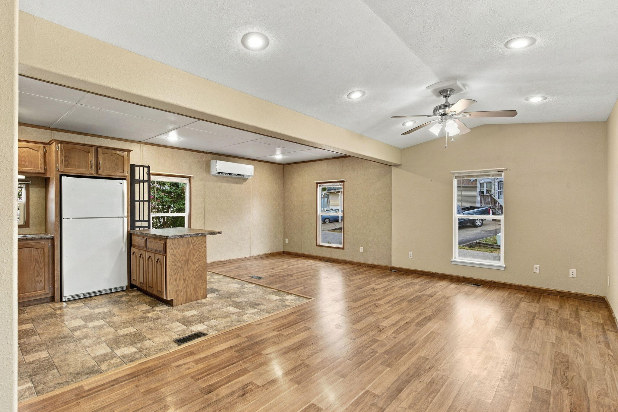 488 Royalty Lane Property Photo 3