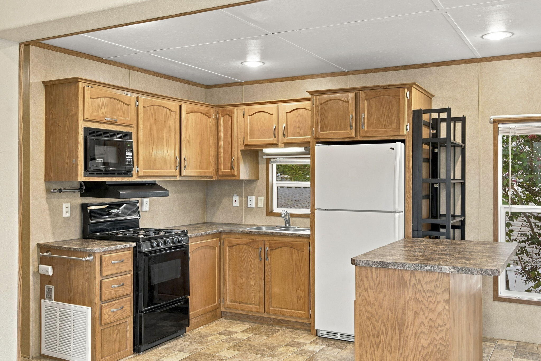 488 Royalty Lane Property Photo 4