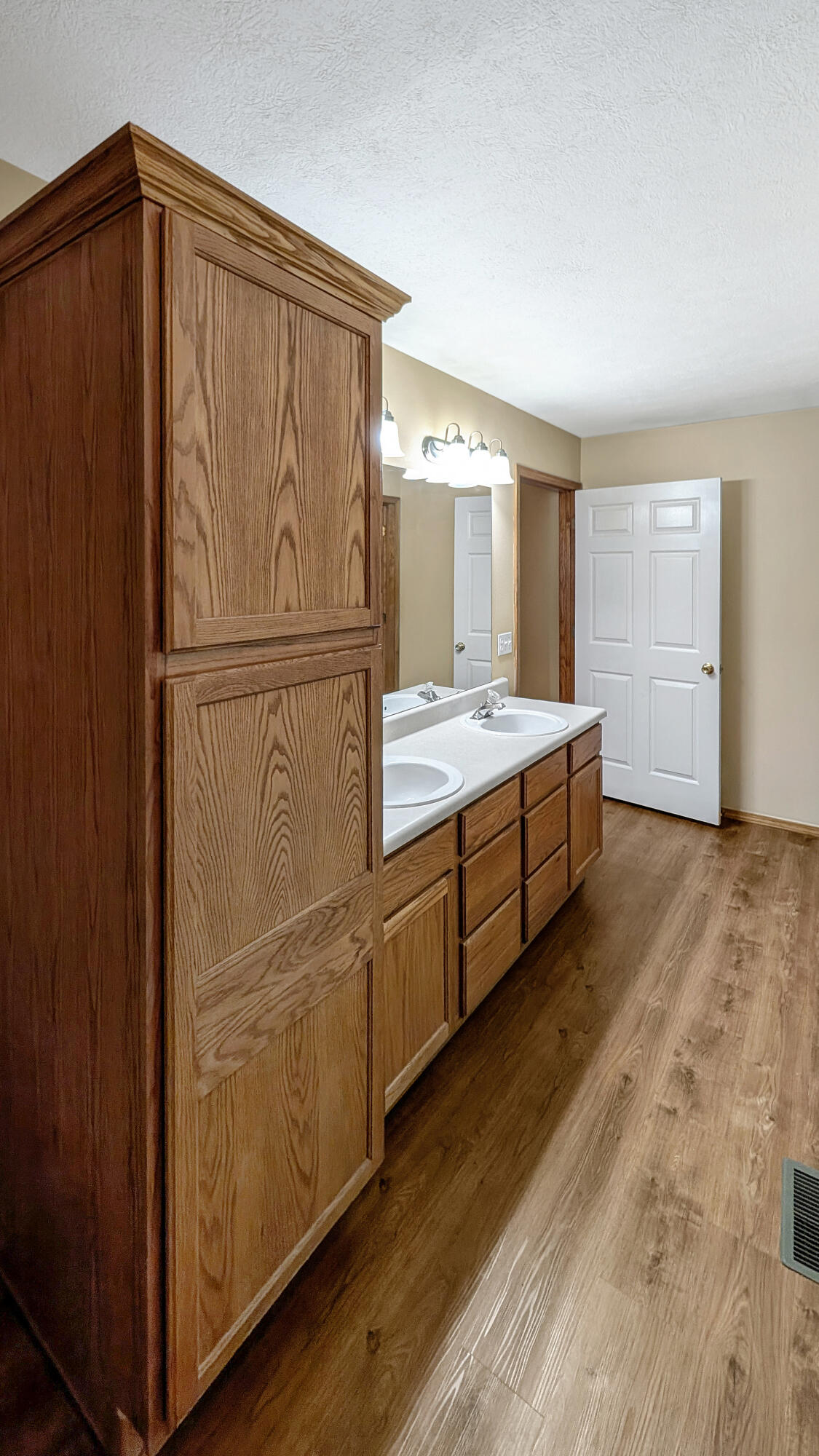 505 Silverleaf Lane Property Photo 11