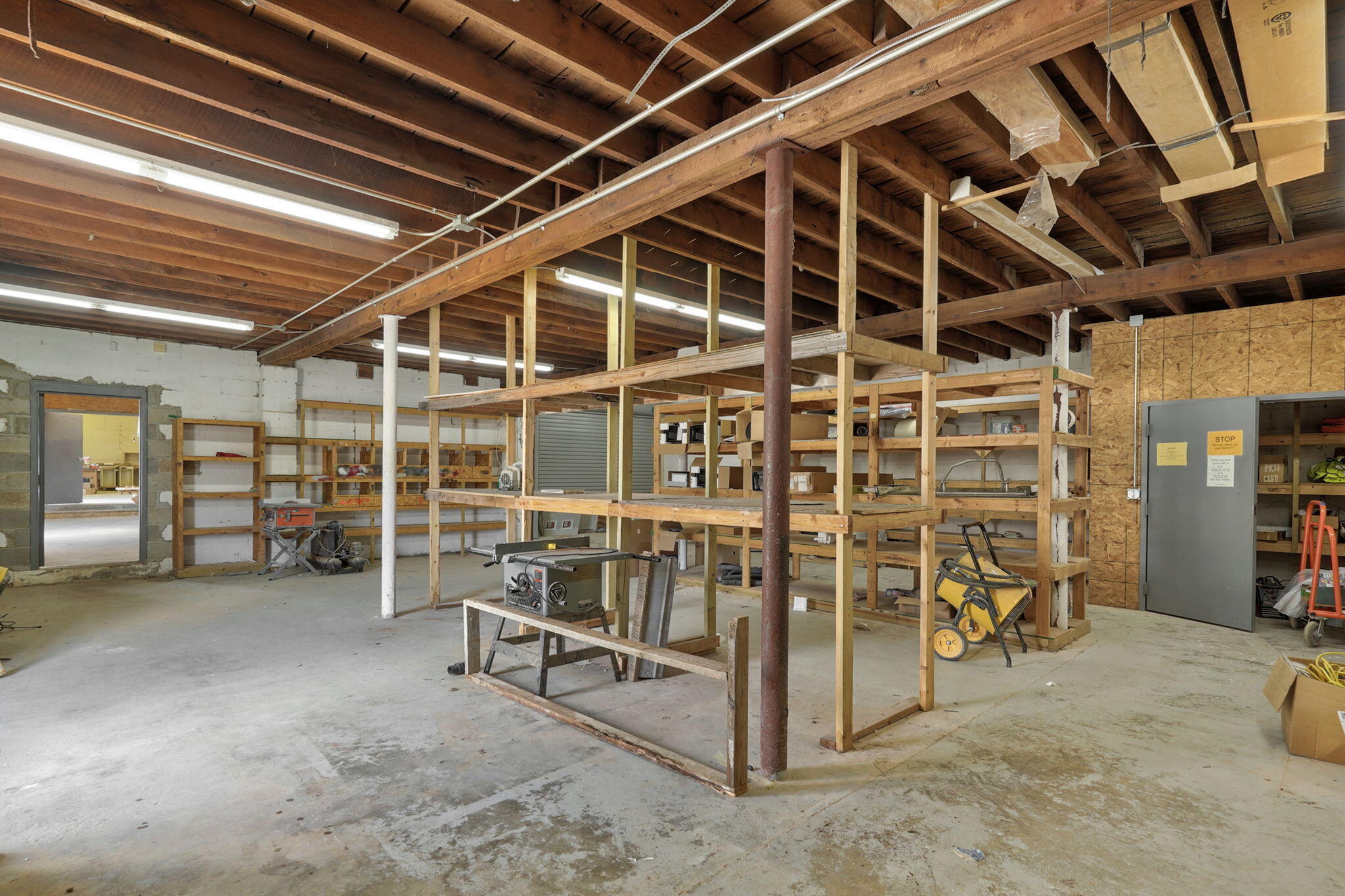 1637 West College Street Property Photo 15
