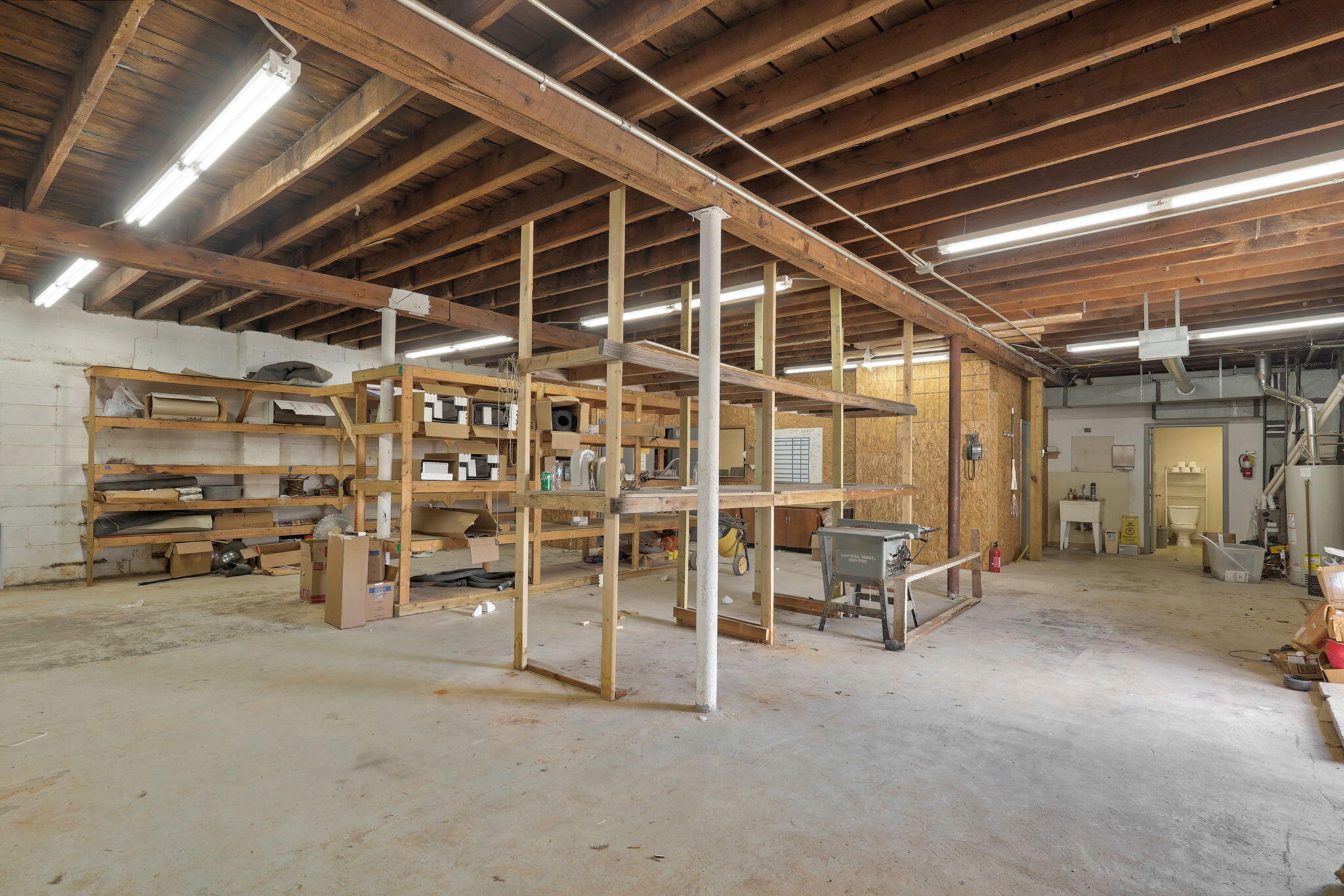 1637 West College Street Property Photo 16